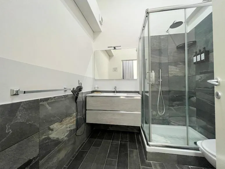 Bath in Arch Rome Suites