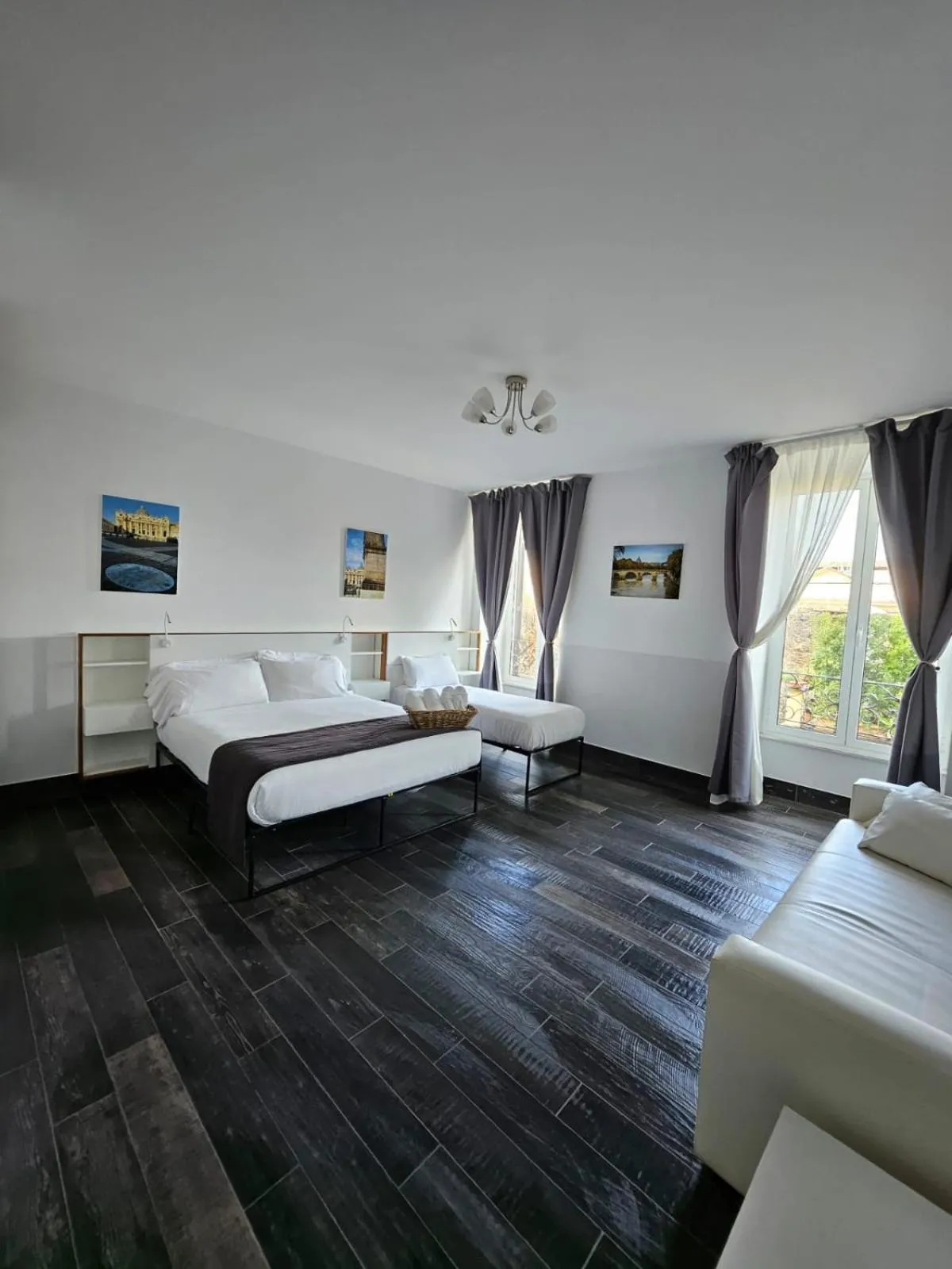 Photo of the whole room, Bed in Arch Rome Suites