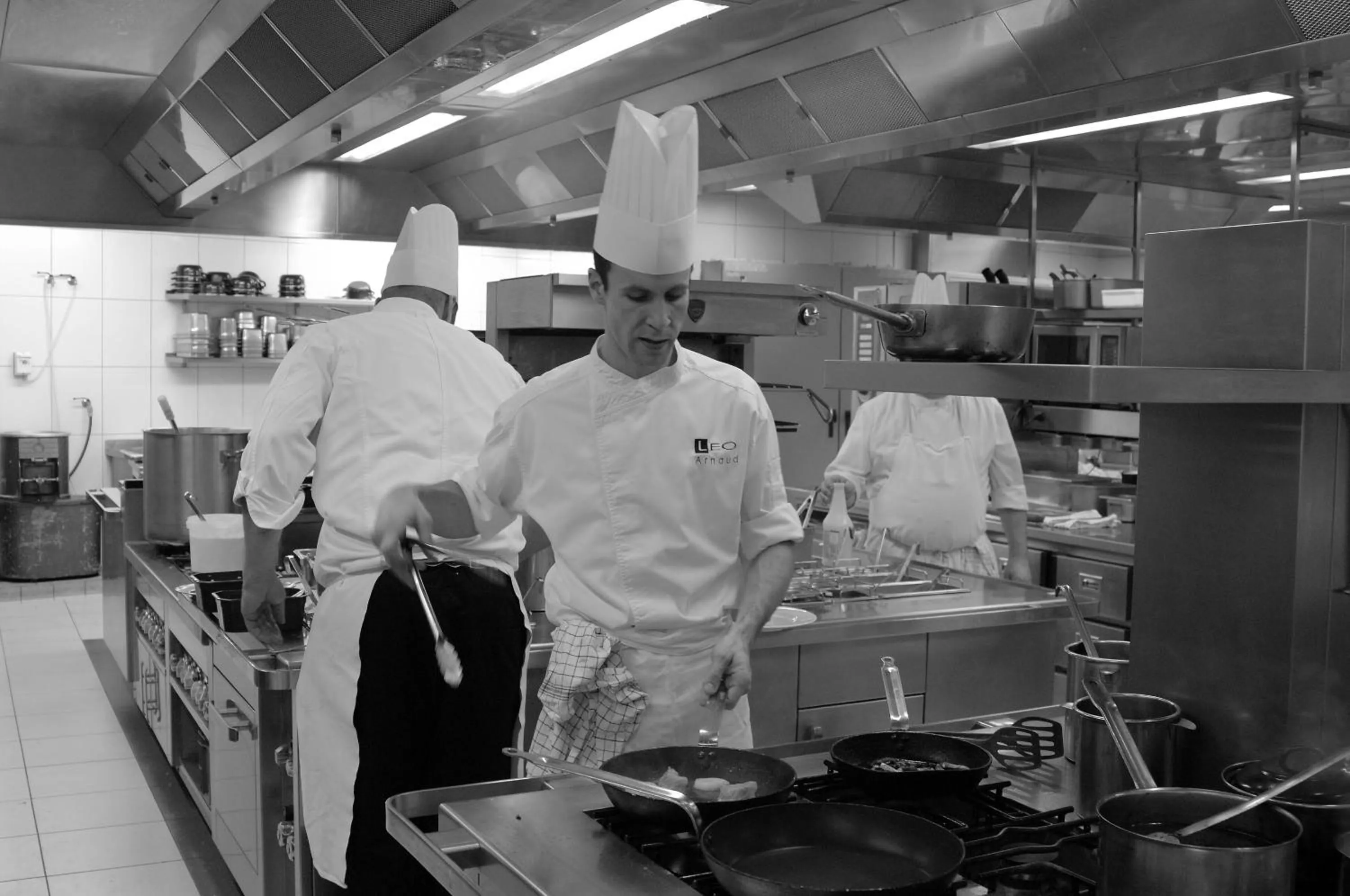 Staff in Hotel Leo Station, Villa et Annexes