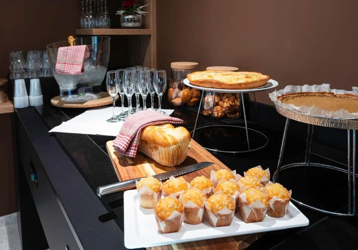 Food and drinks in Hotel Leo Station, Villa et Annexes