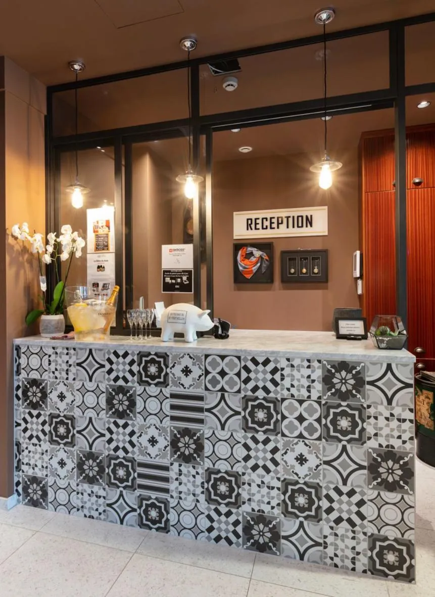 Lobby or reception in Hotel Leo Station, Villa et Annexes