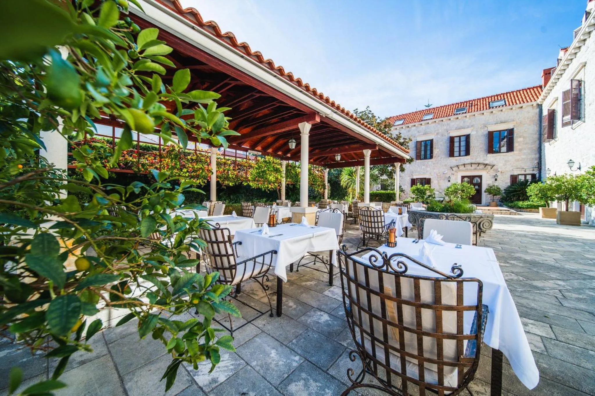 Restaurant/places to eat in Boutique Hotel Kazbek