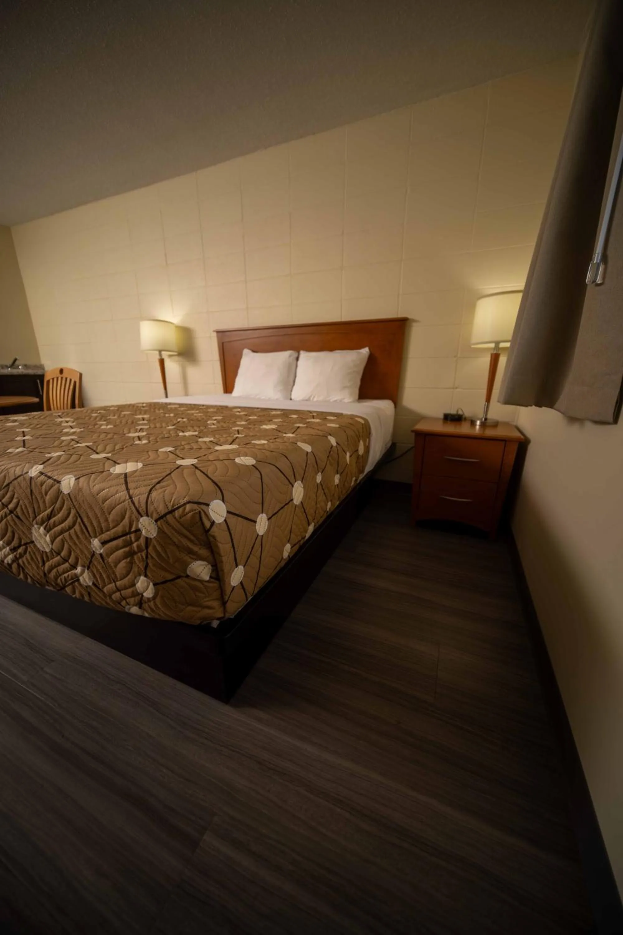 Bed in Northern Lights Inn