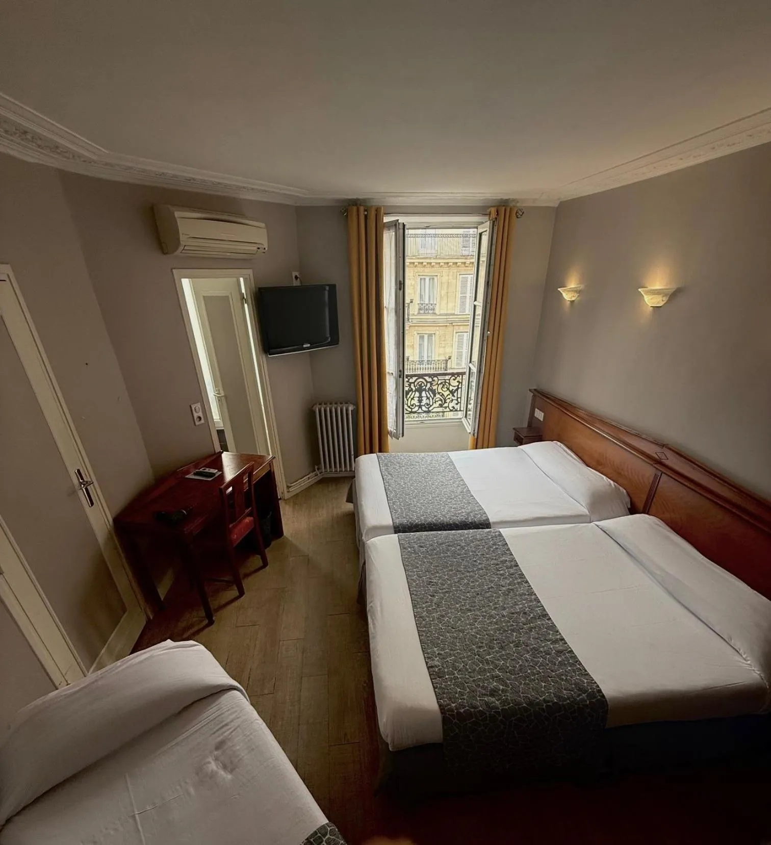 Bed in New Hôtel Gare Du Nord