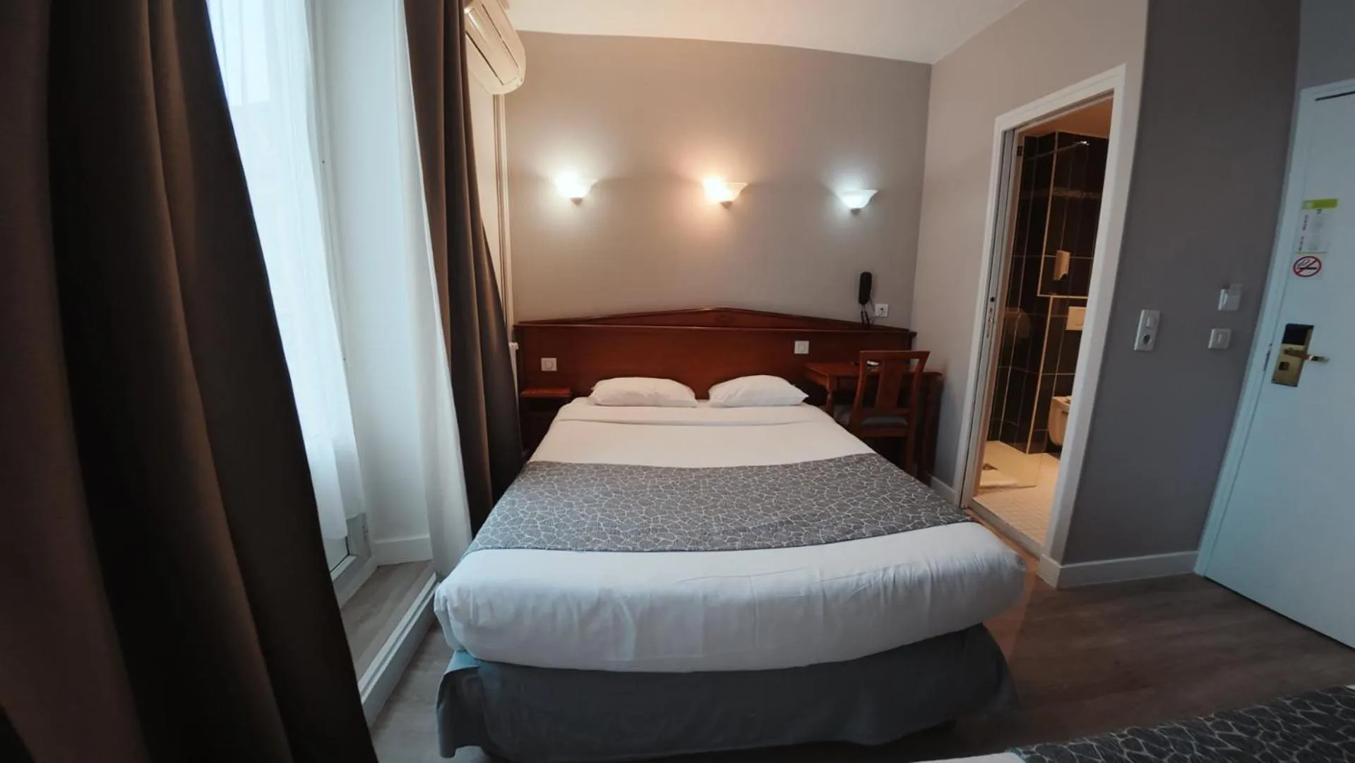 Bedroom, Bed in New Hôtel Gare Du Nord