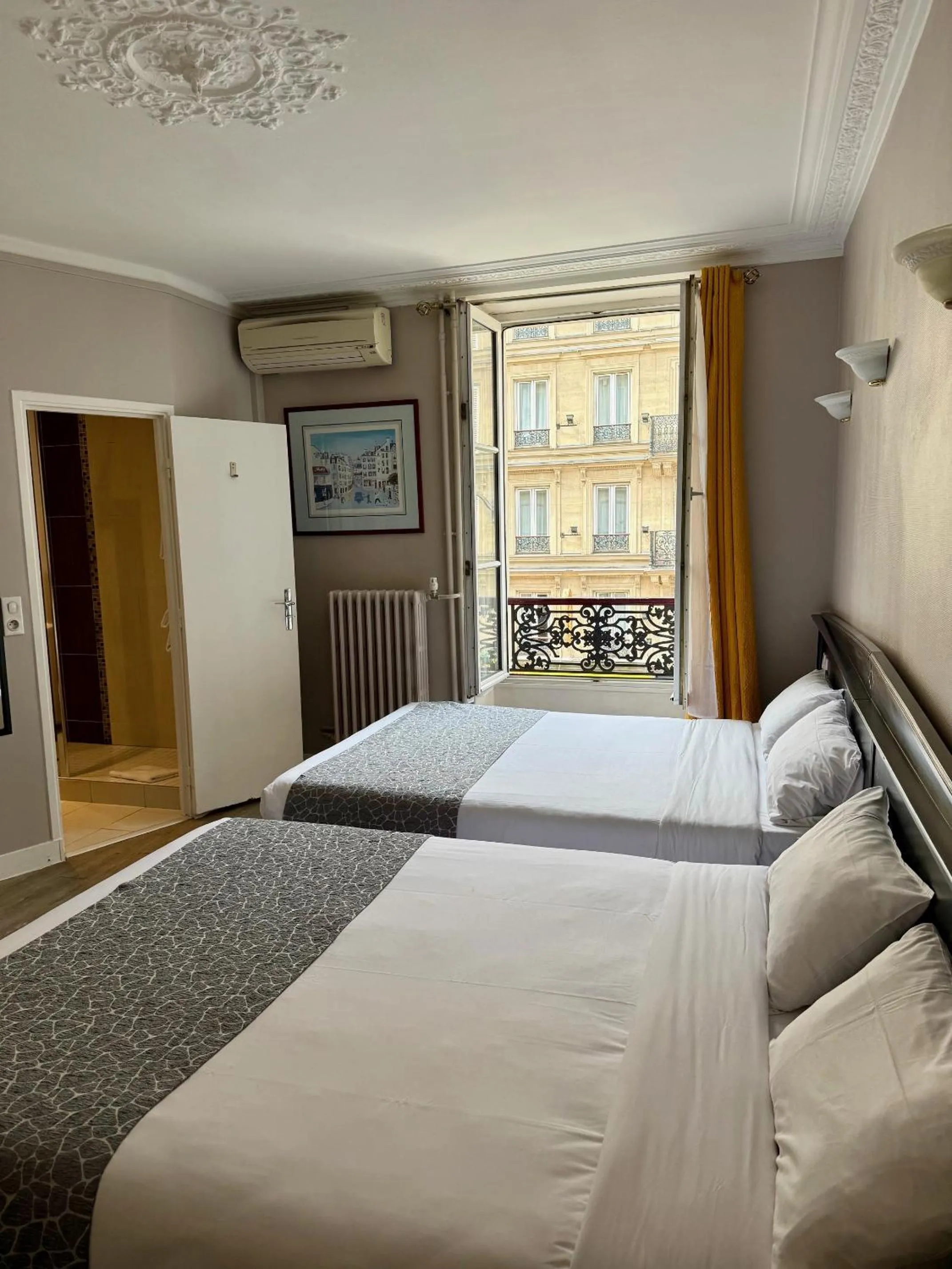 Bed in New Hôtel Gare Du Nord