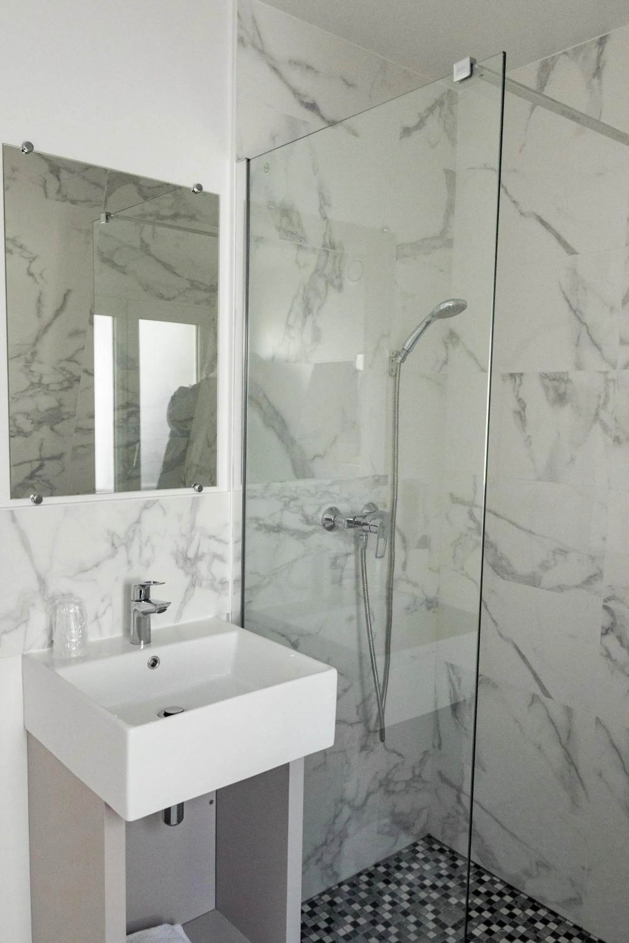 People in New Hôtel Gare Du Nord