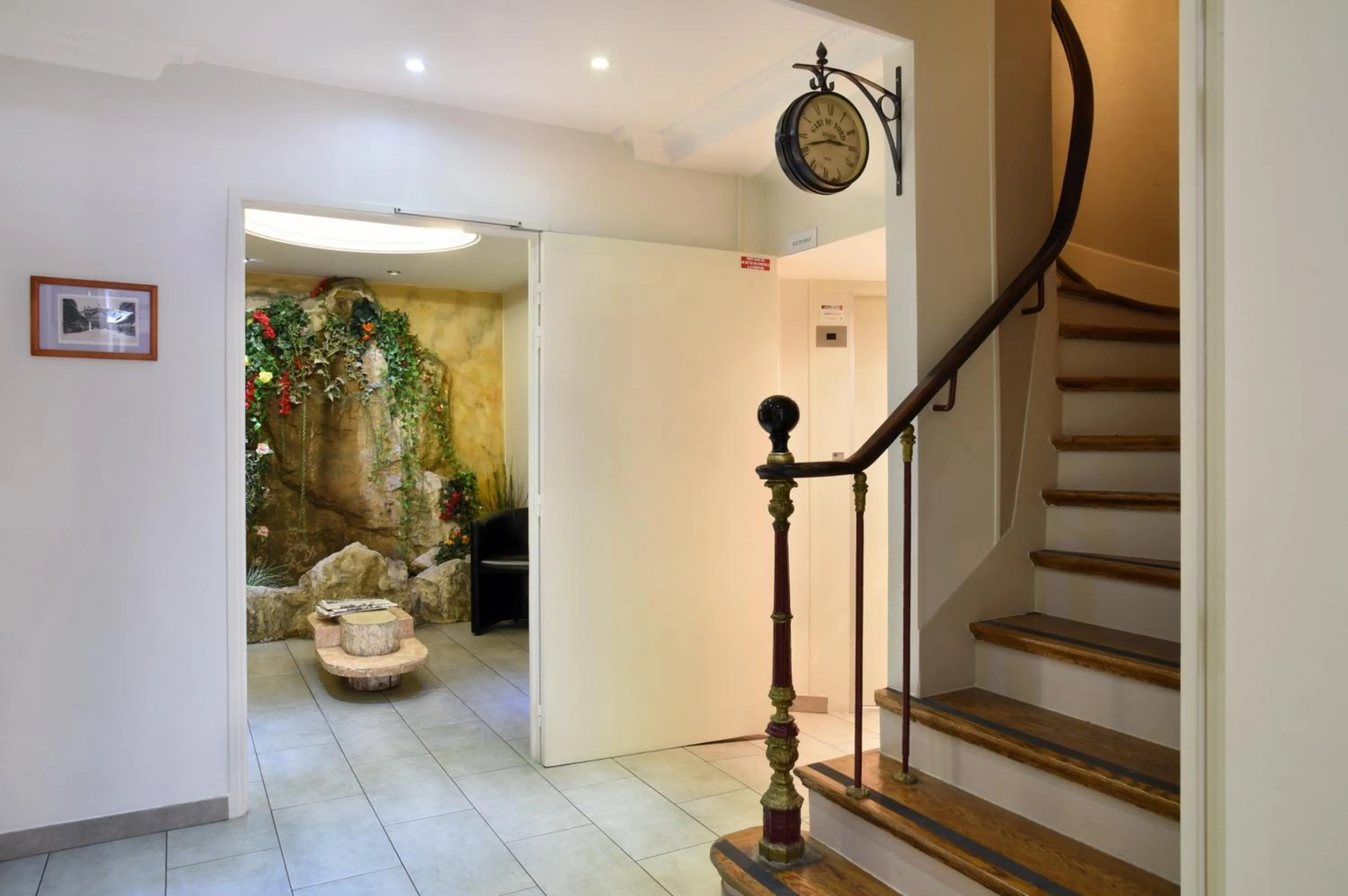 Lobby or reception in New Hôtel Gare Du Nord