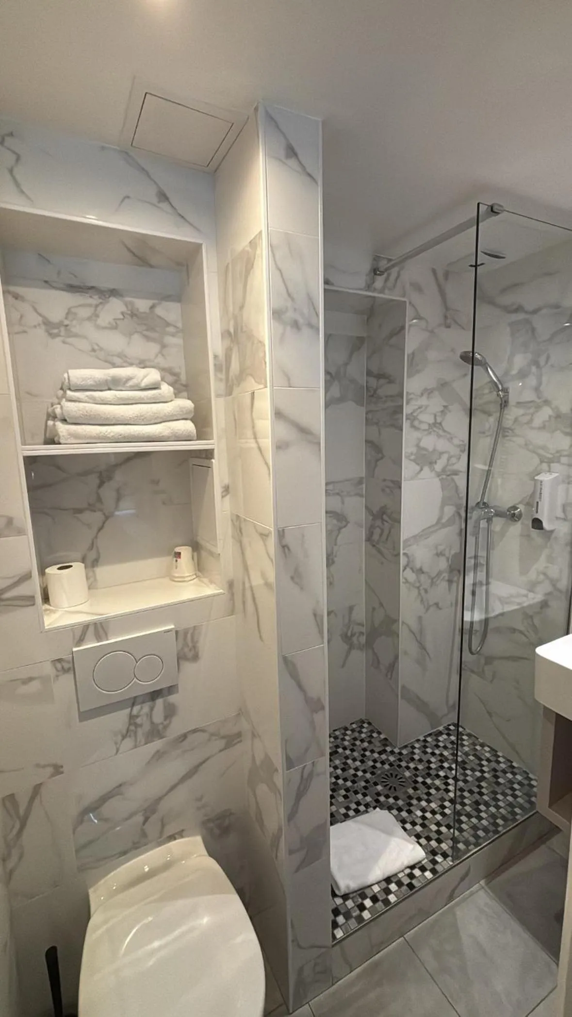 Bathroom in New Hôtel Gare Du Nord