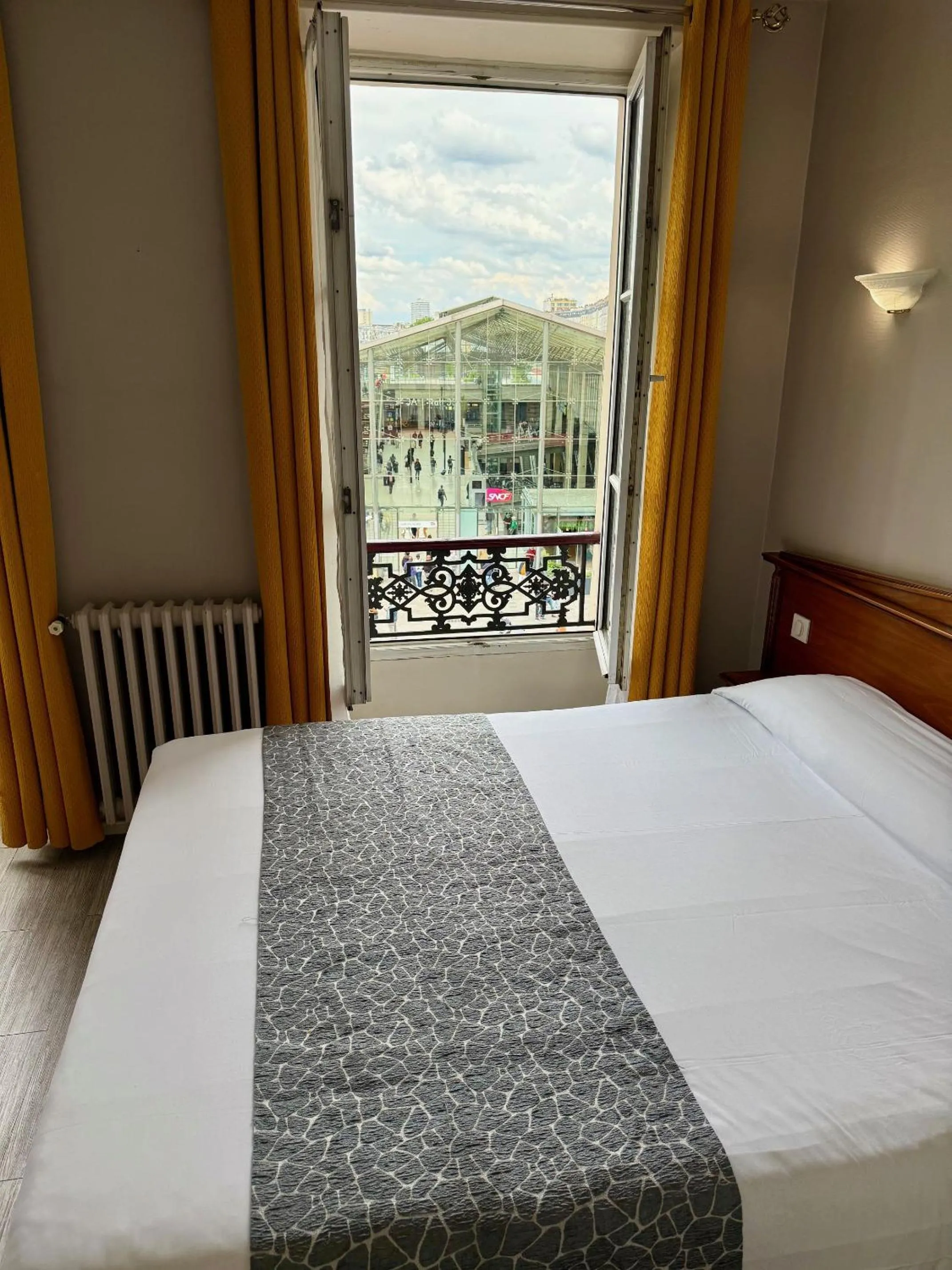 Bed in New Hôtel Gare Du Nord
