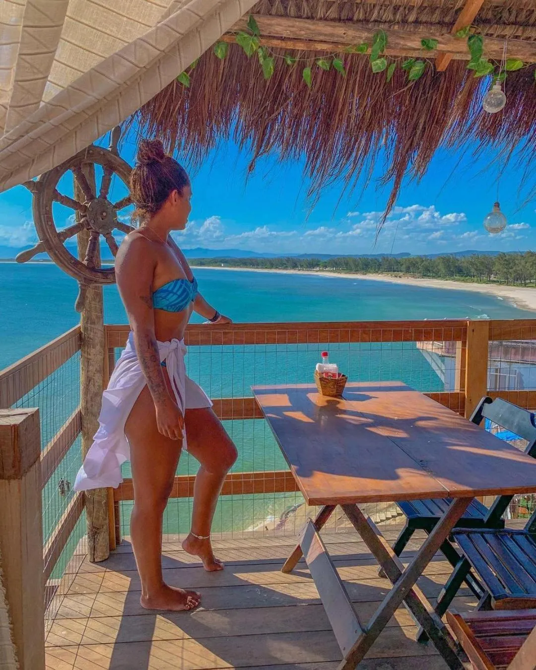 Pousada Marambaia Café - Praiana, econômica, Com café da manhã, piscina e hidromassagem ao ar livre - Frente para o mar