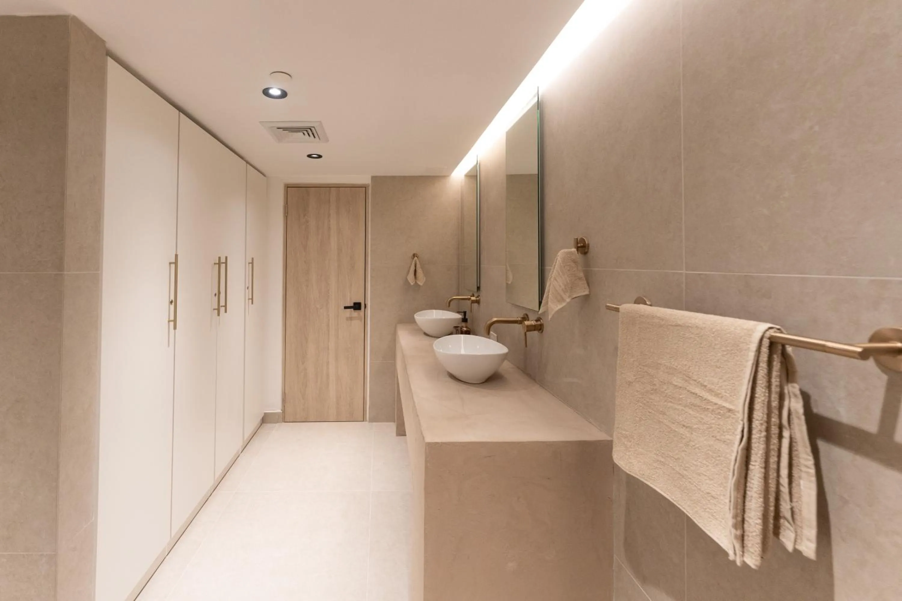 Bathroom in OCEAN VIEW DELUXE SUITE: PVT. BEACH & POOL