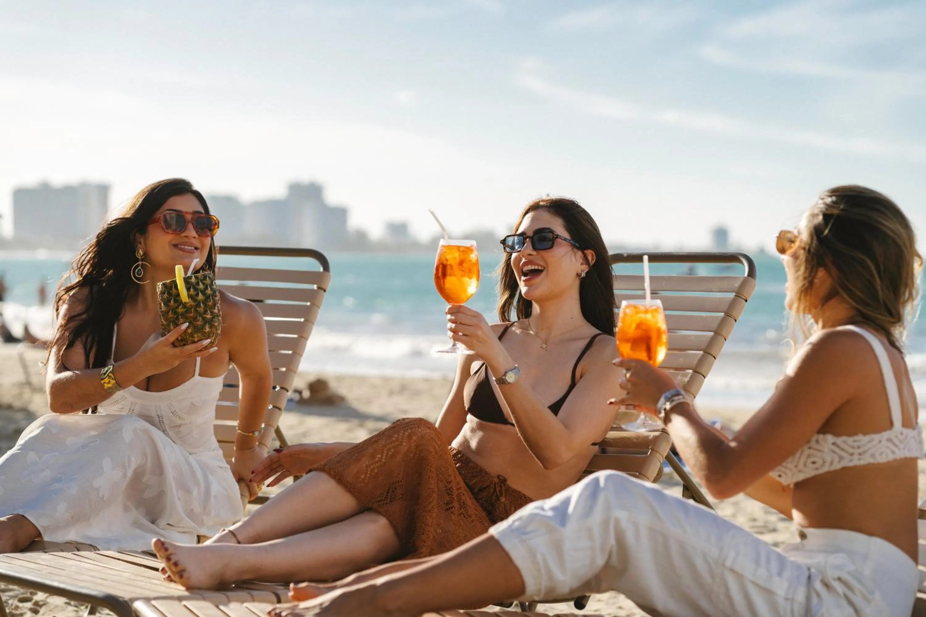 Lounge or bar in OCEAN VIEW DELUXE SUITE: PVT. BEACH & POOL