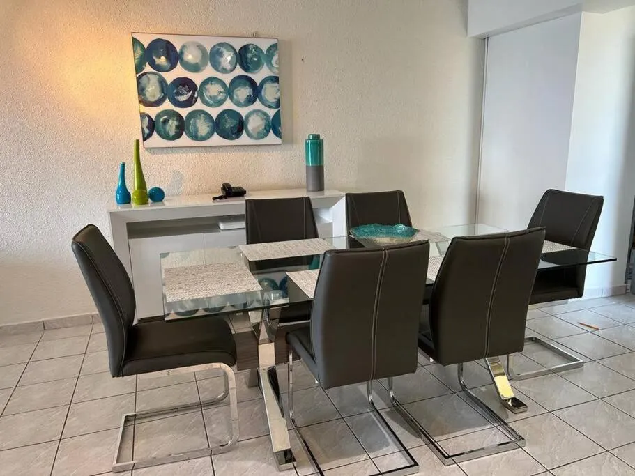 Dining area in OCEAN VIEW DELUXE SUITE: PVT. BEACH & POOL