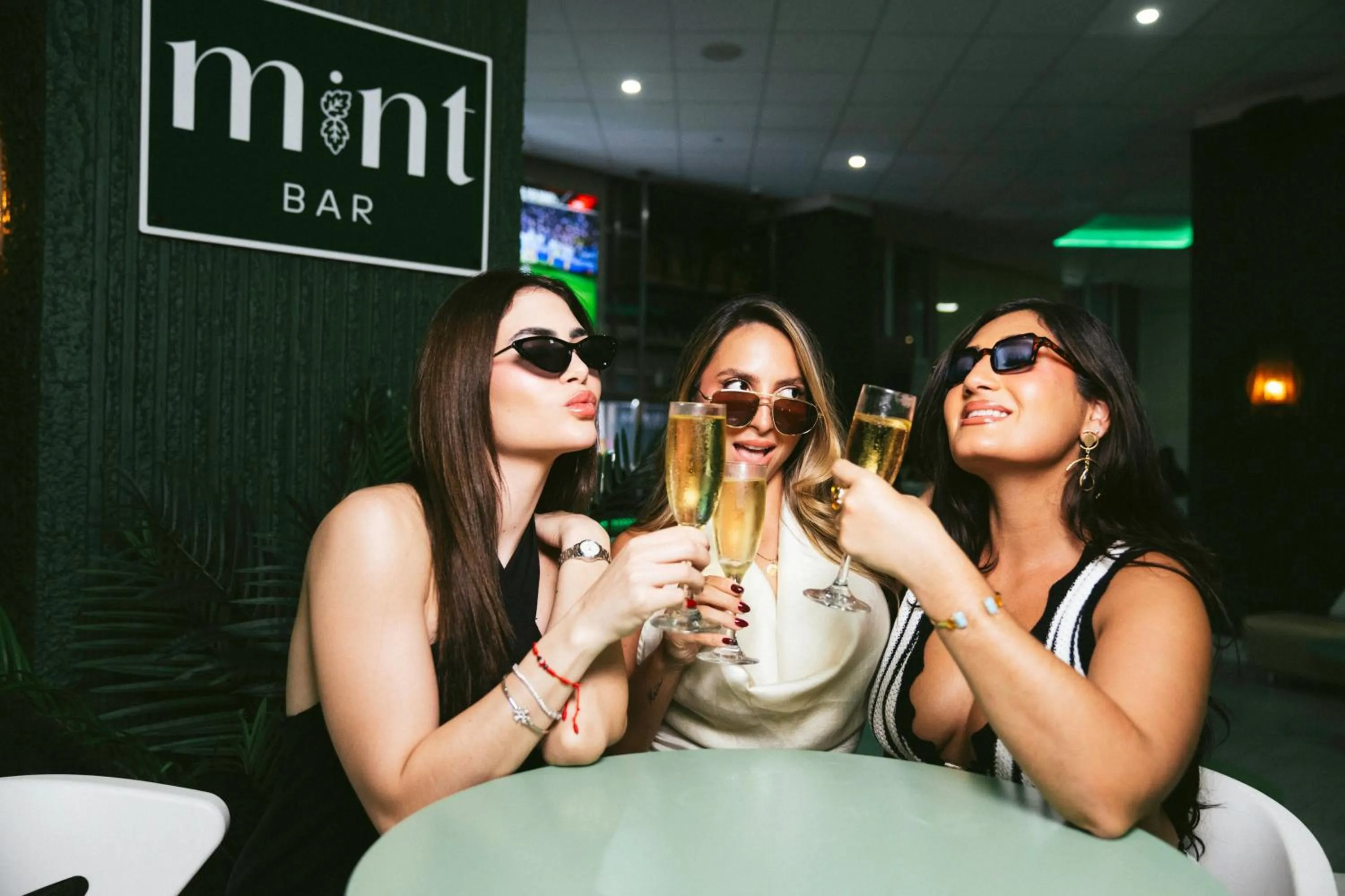 Lounge or bar in OCEAN VIEW DELUXE SUITE: PVT. BEACH & POOL