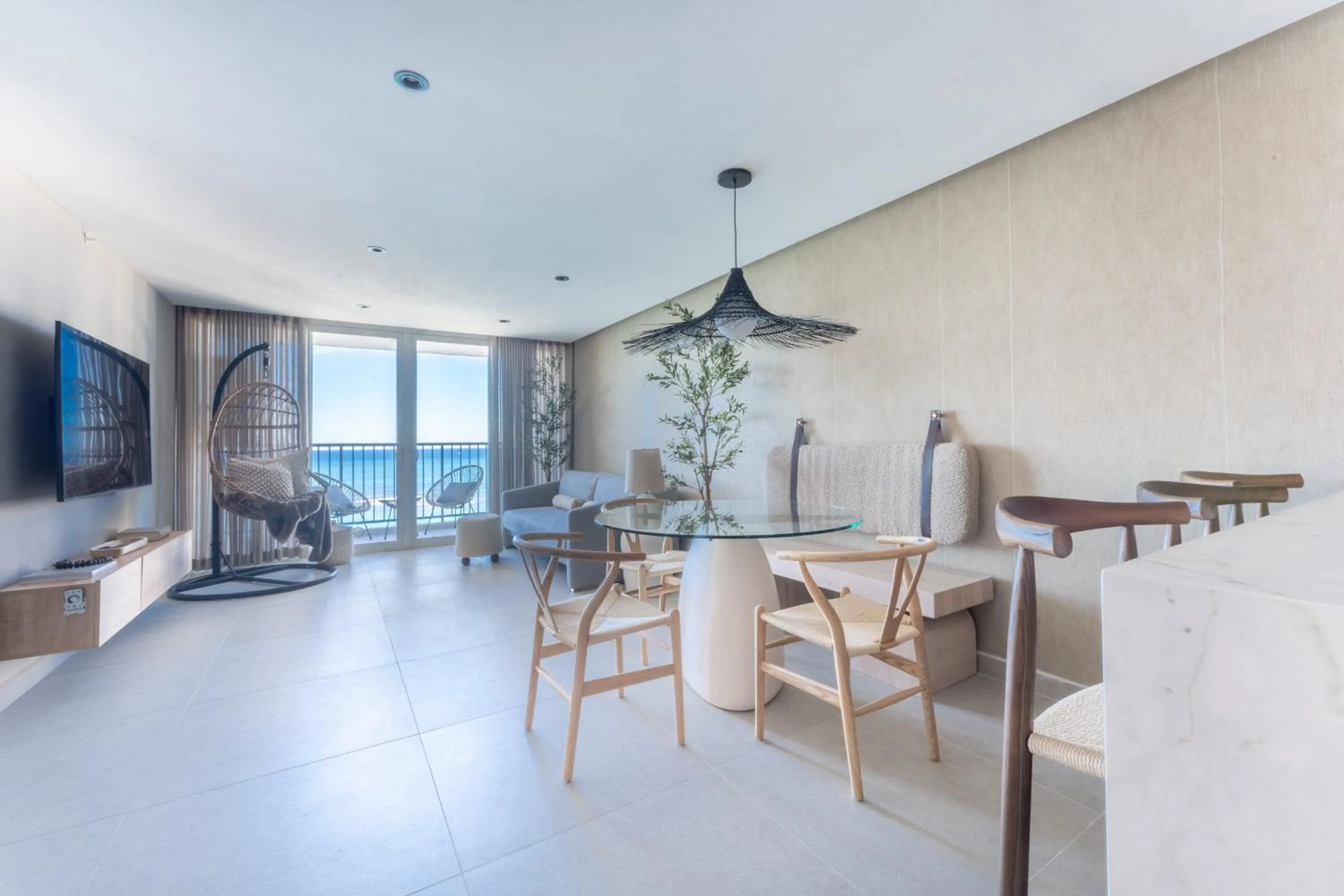 Living room in OCEAN VIEW DELUXE SUITE: PVT. BEACH & POOL