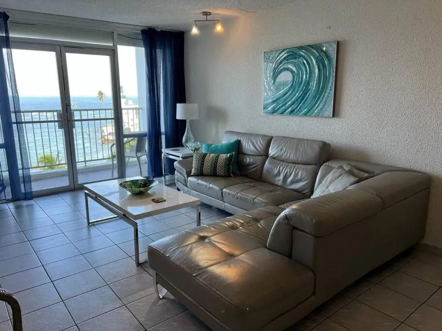 Living room in OCEAN VIEW DELUXE SUITE: PVT. BEACH & POOL