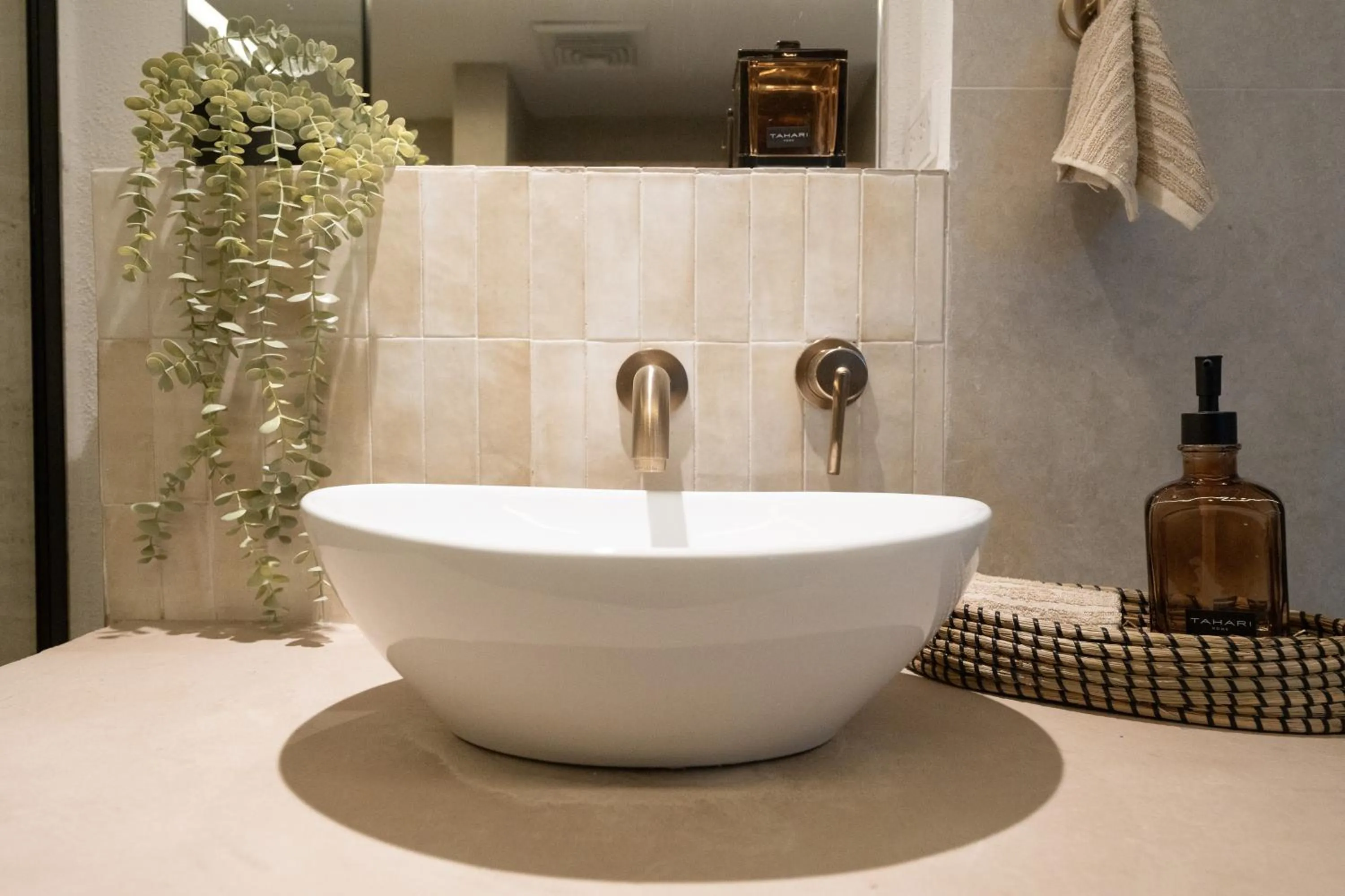 OCEAN VIEW DELUXE SUITE: PVT. BEACH & POOL