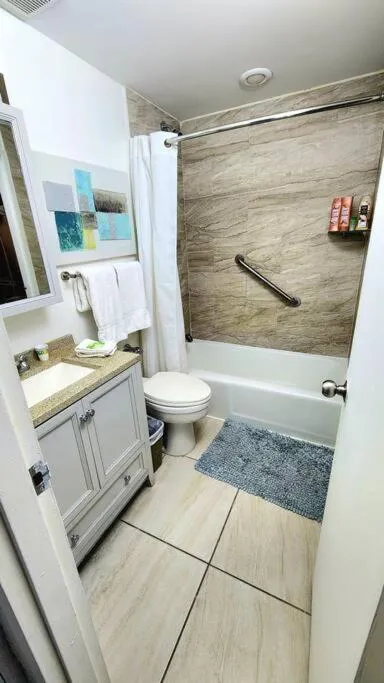 Bathroom in OCEAN VIEW DELUXE SUITE: PVT. BEACH & POOL