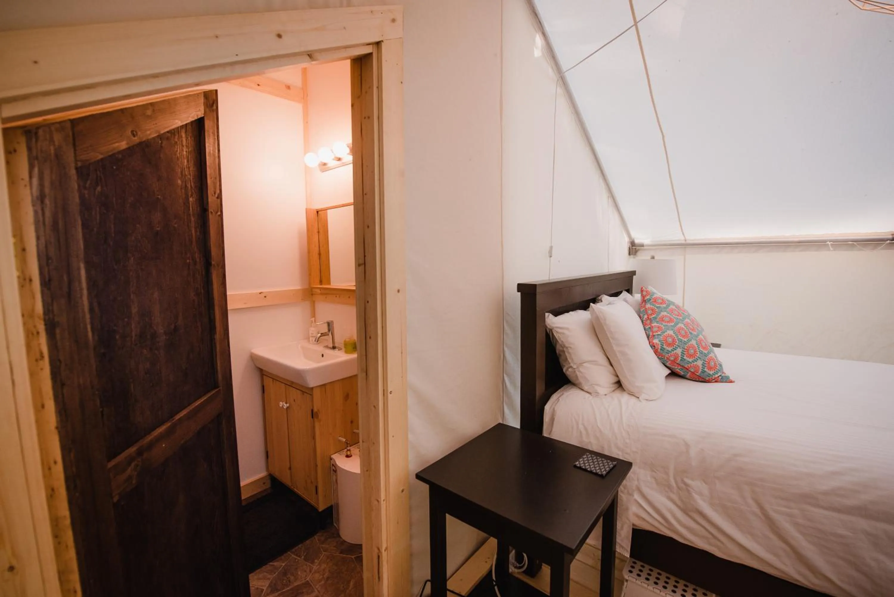 Bed in Cedar Haven Cabins and Resort