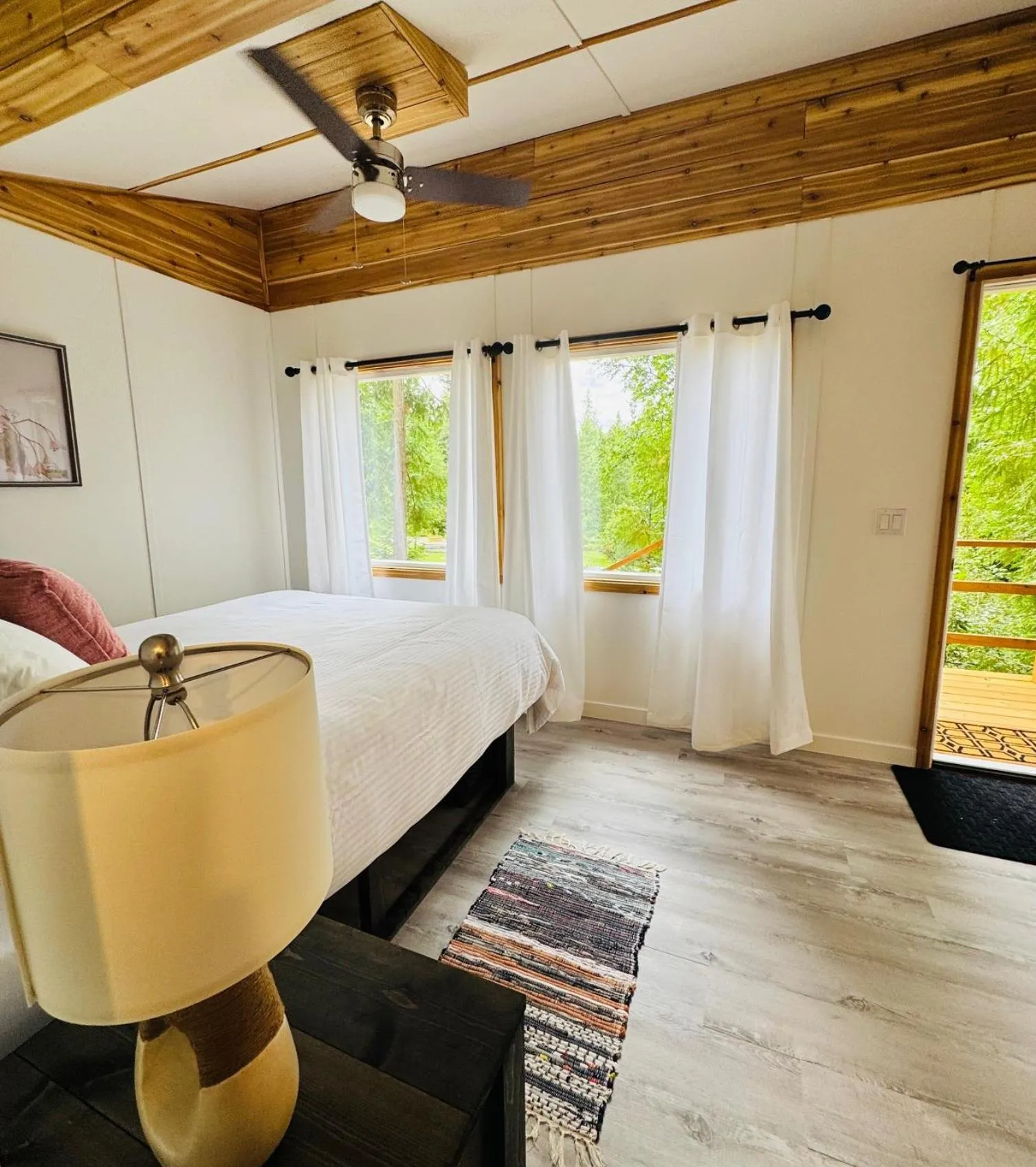 Bed in Cedar Haven Cabins and Resort