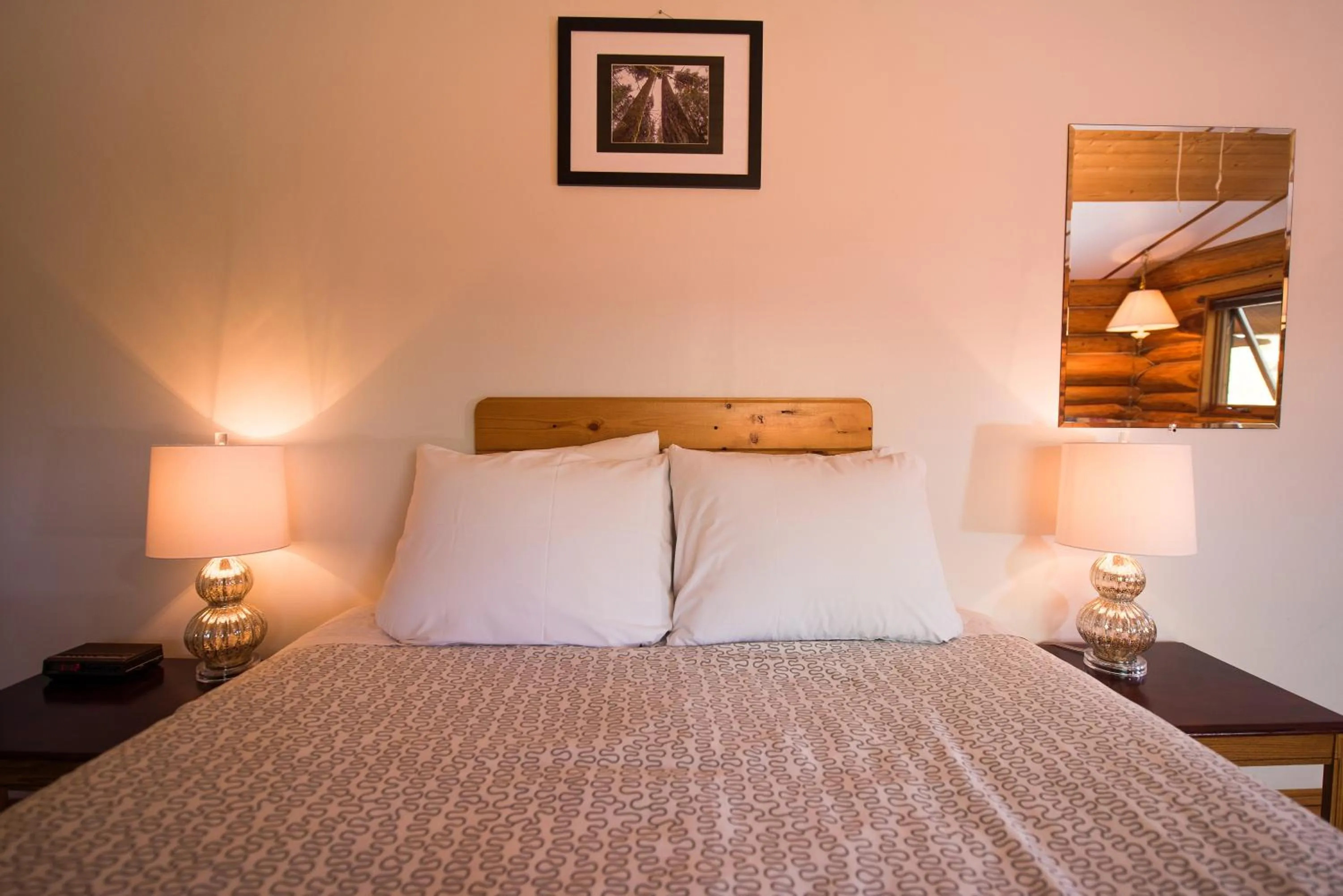 Bed in Cedar Haven Cabins and Resort