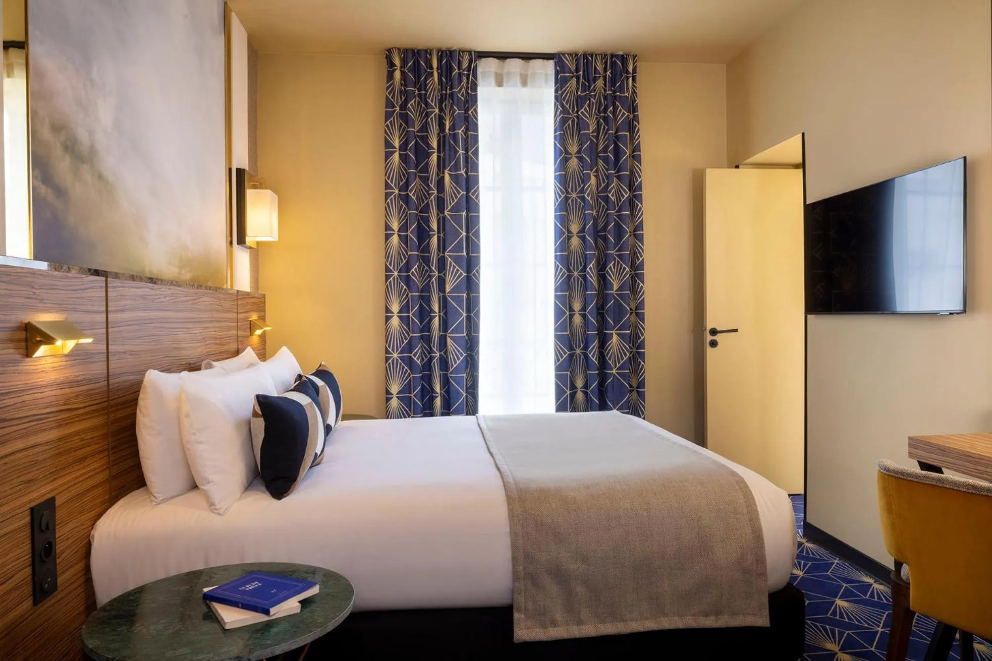 Bedroom, Bed in Hotel Le Rocroy