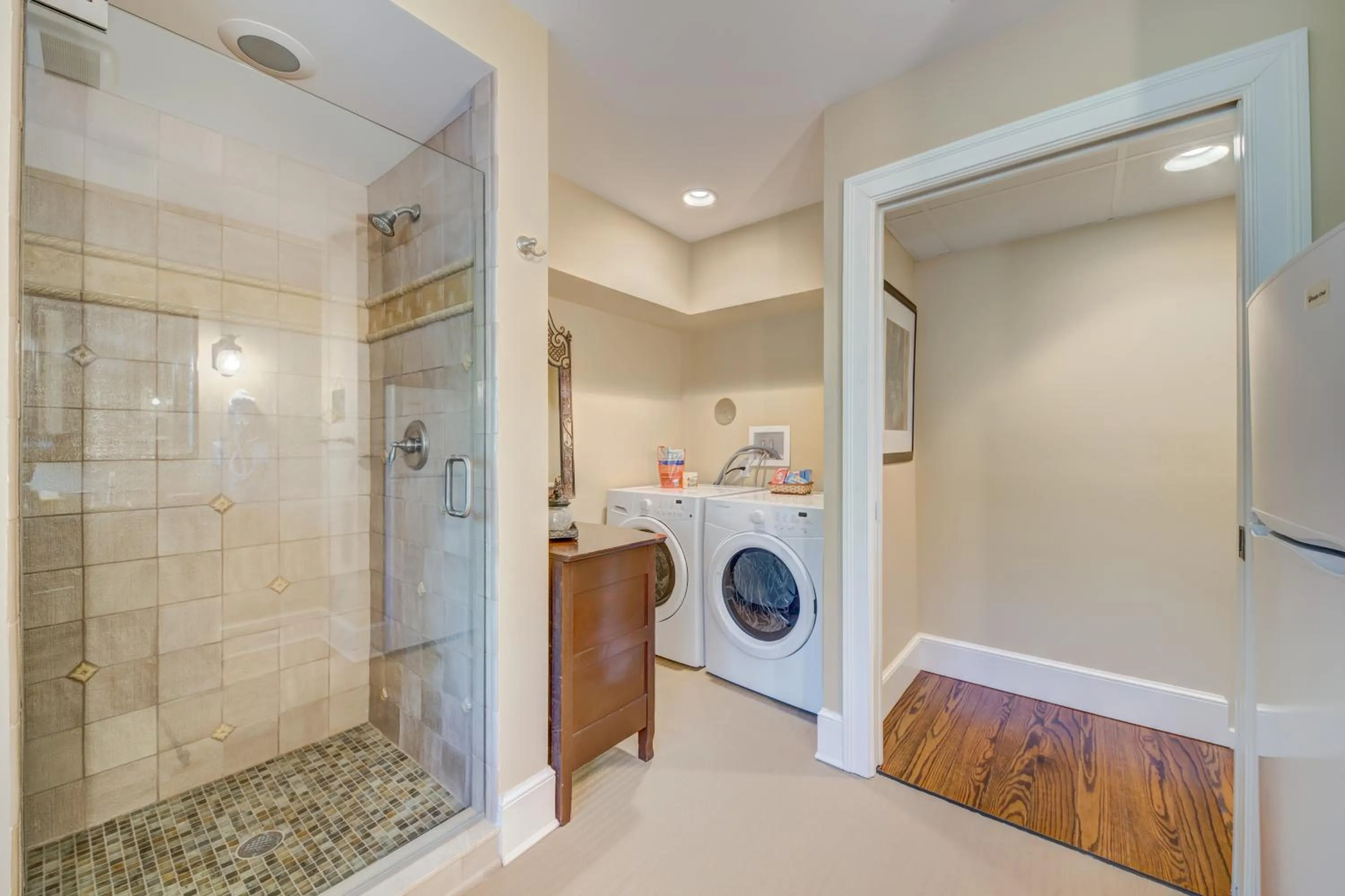 Shower in Bella Vista