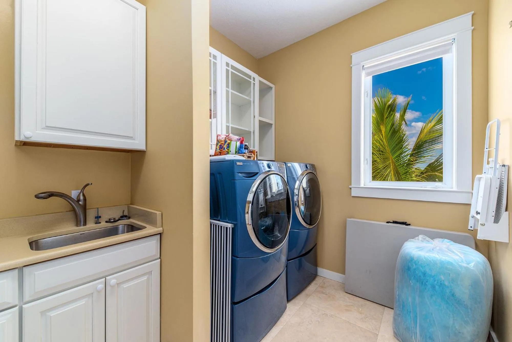 Property building in Bella Vista