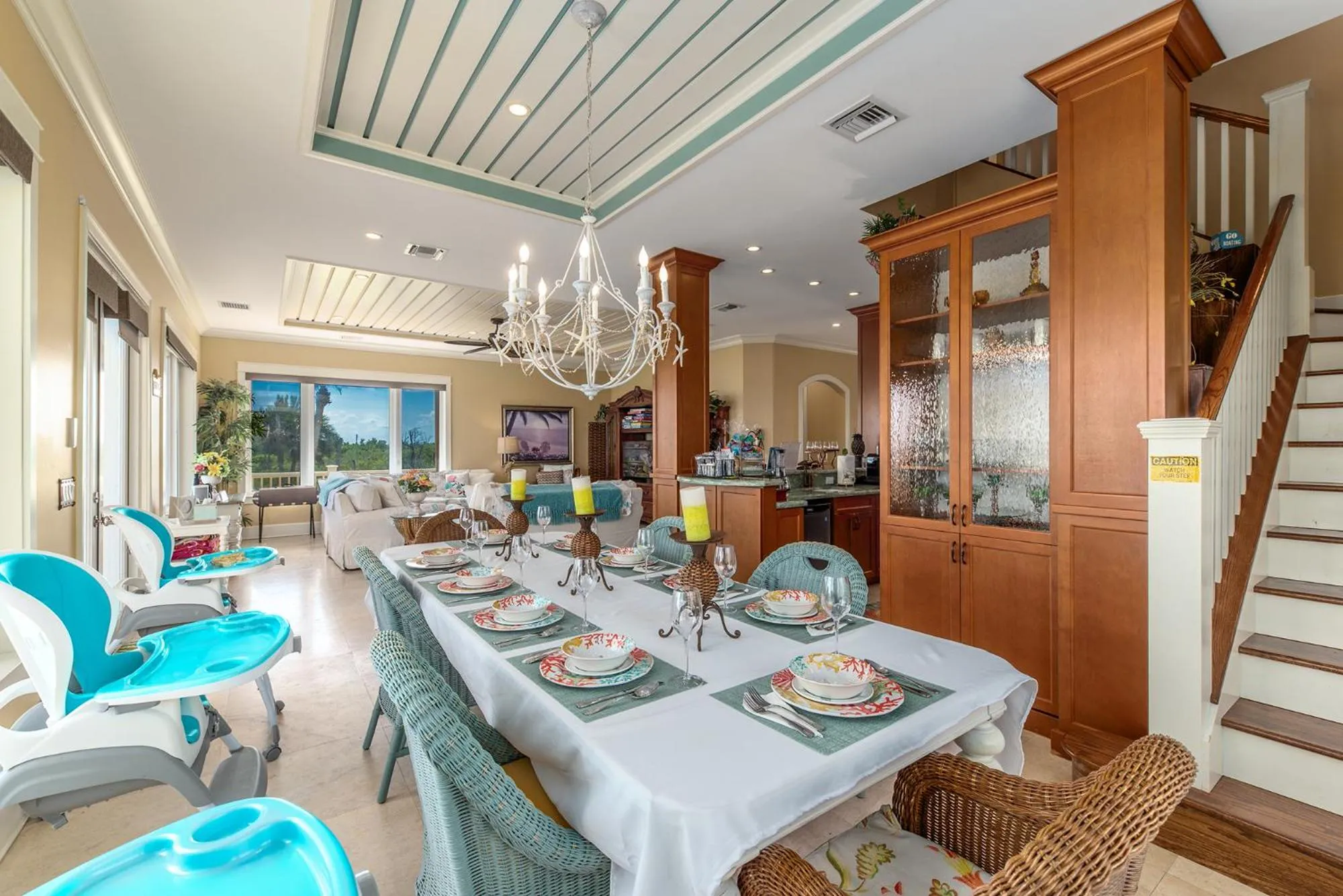 Dining area in Bella Vista