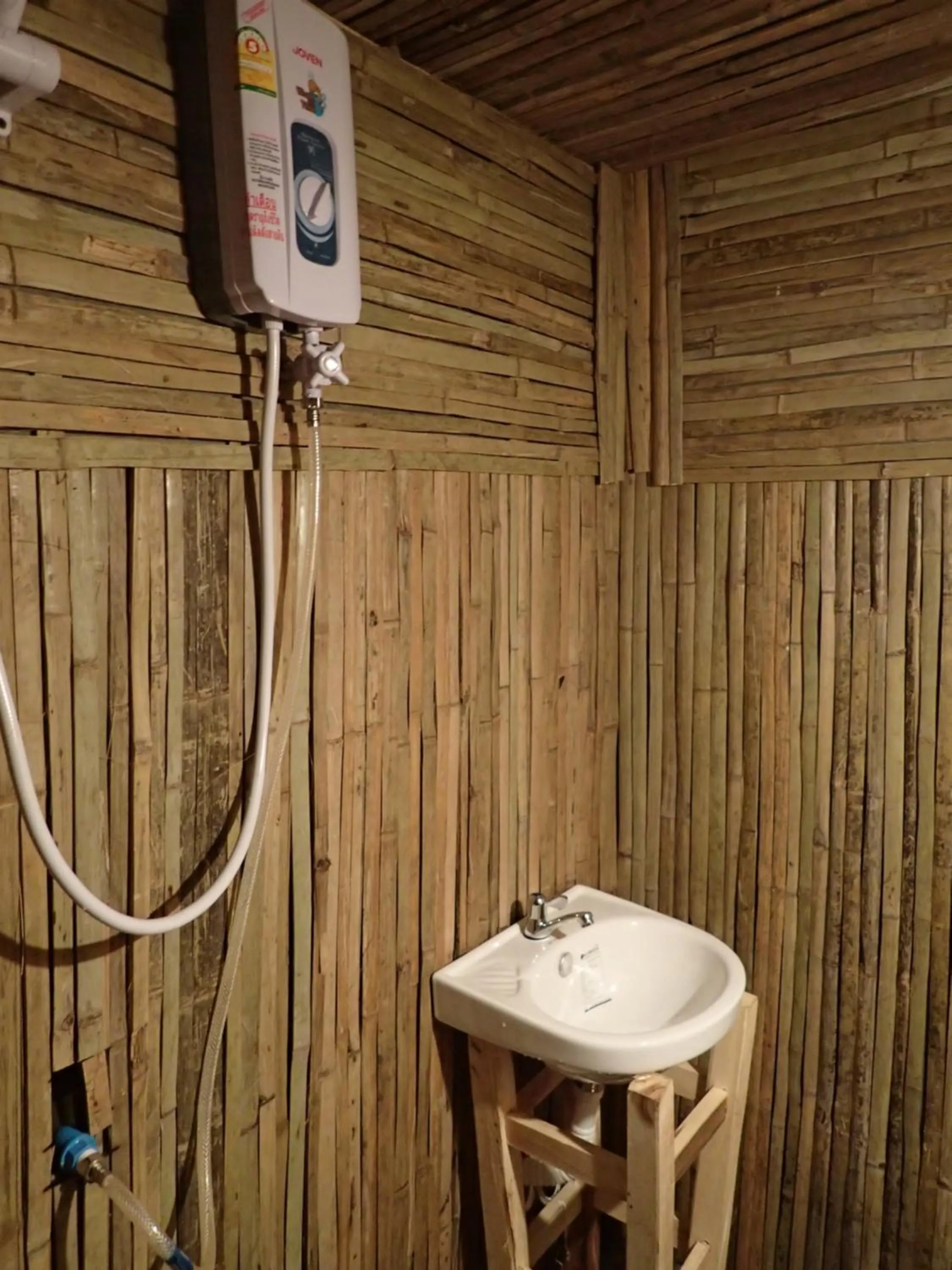 Shower in Fundee Story Guesthouse Bamboo House in Chiang mai old town