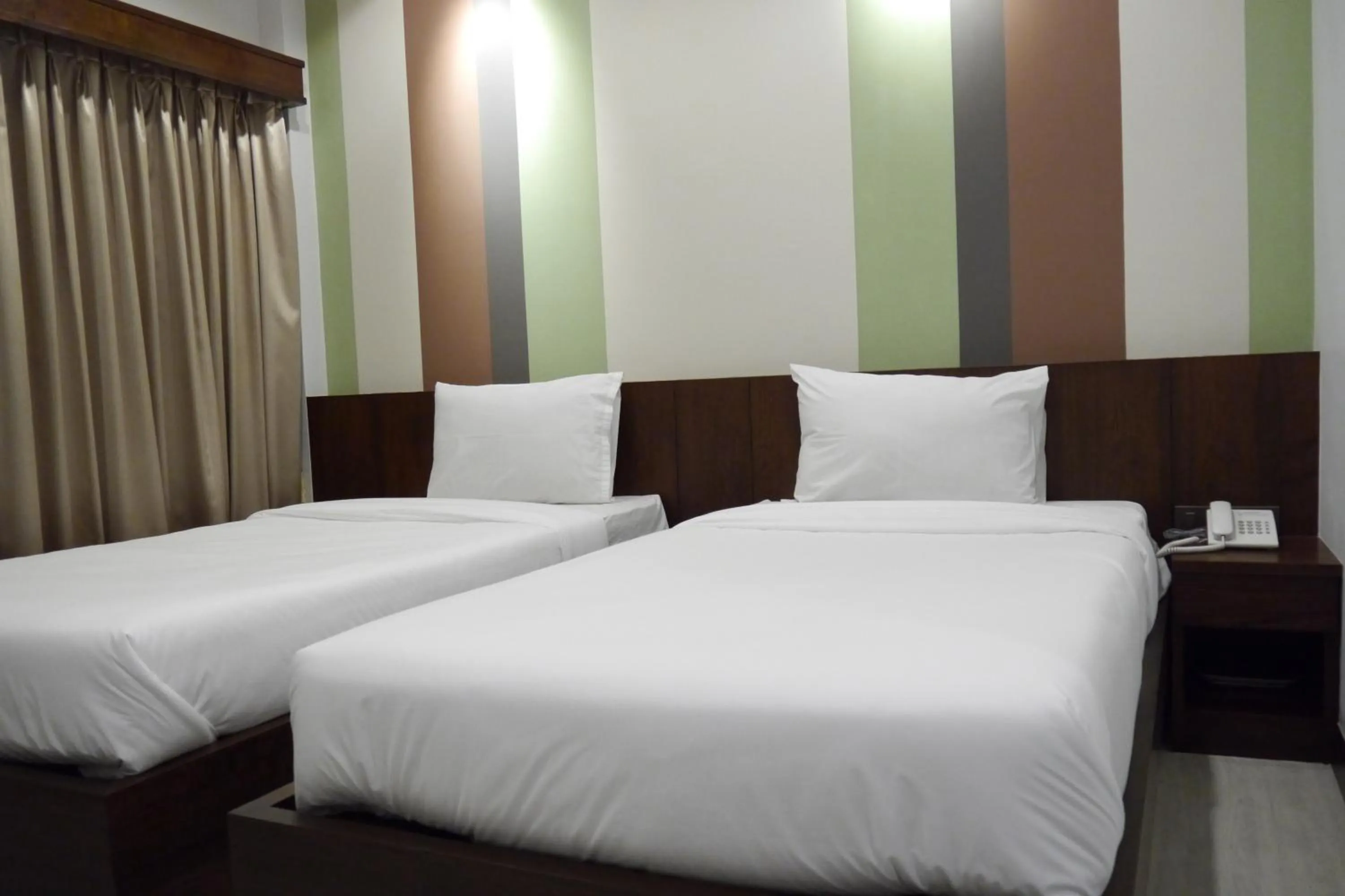 Bed in Lertnimit Hotel