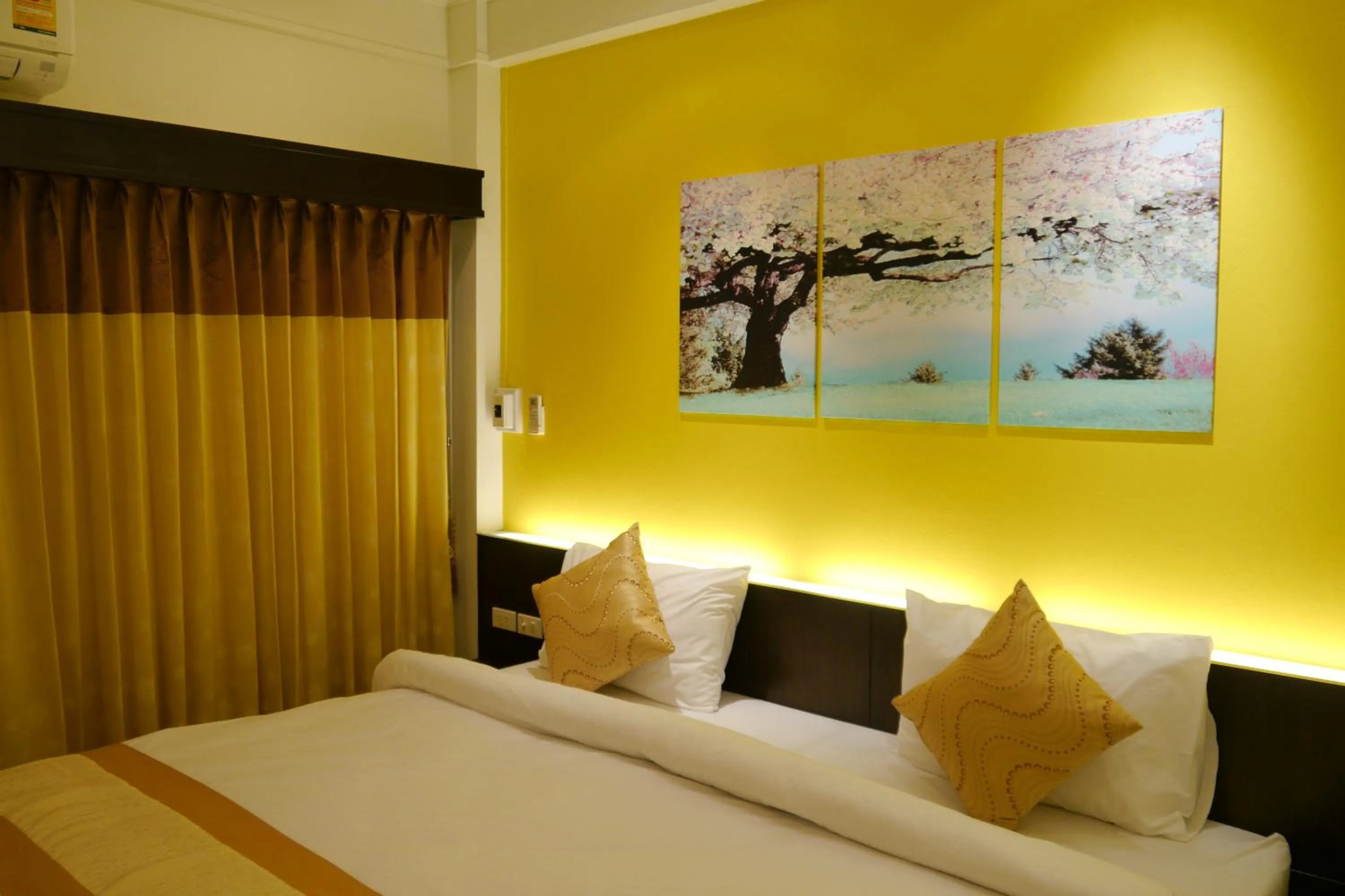 Bed in Lertnimit Hotel