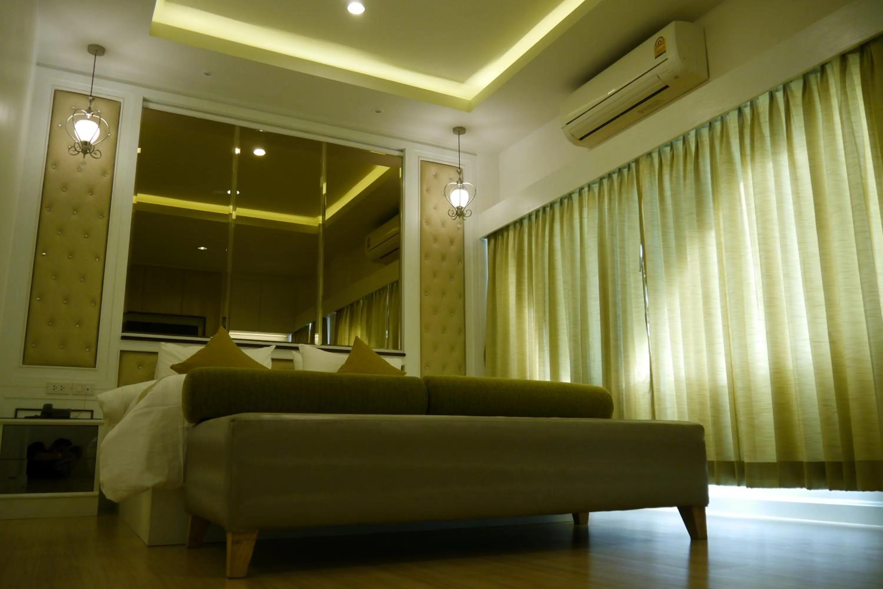 Bed in Lertnimit Hotel