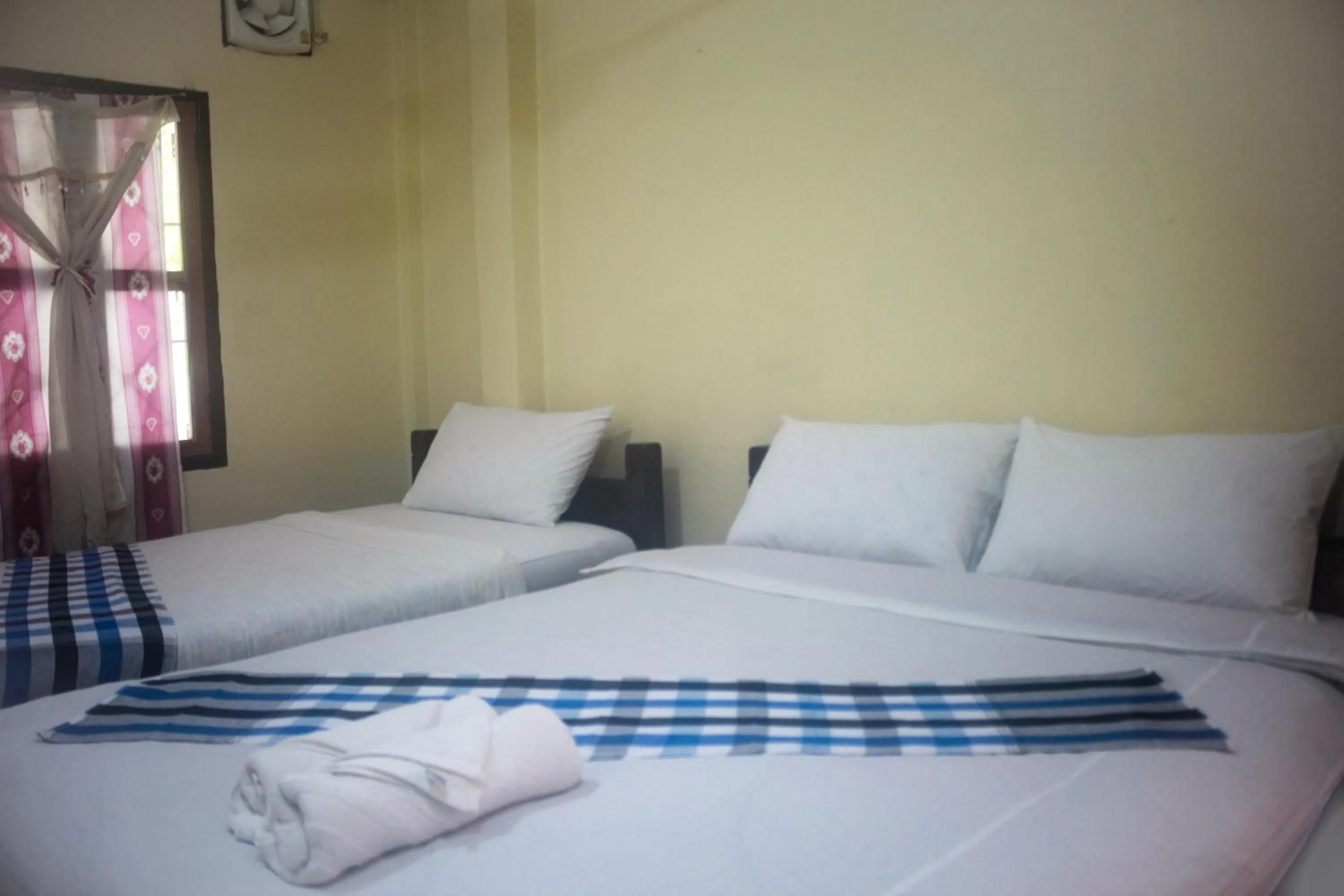 Bedroom, Bed in Pakbeng Guesthouse