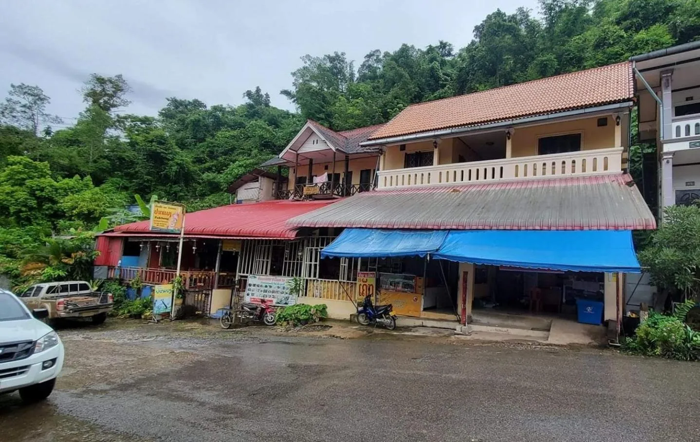 Property building in Pakbeng Guesthouse