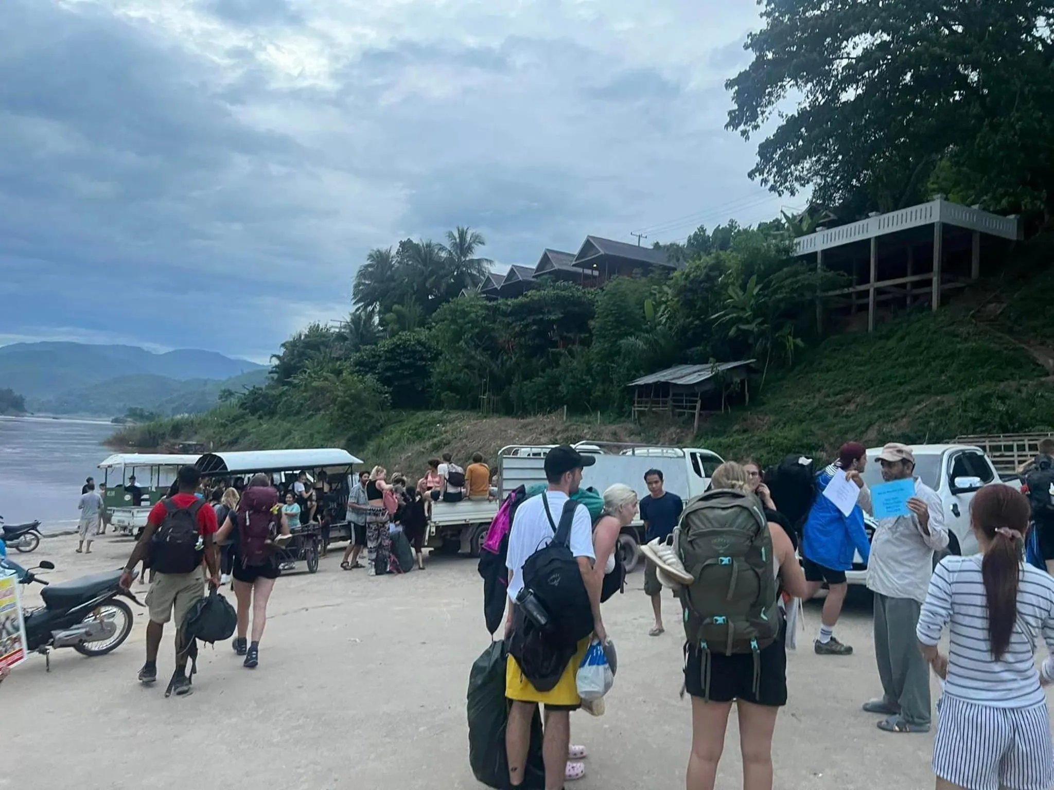 People in Pakbeng Guesthouse