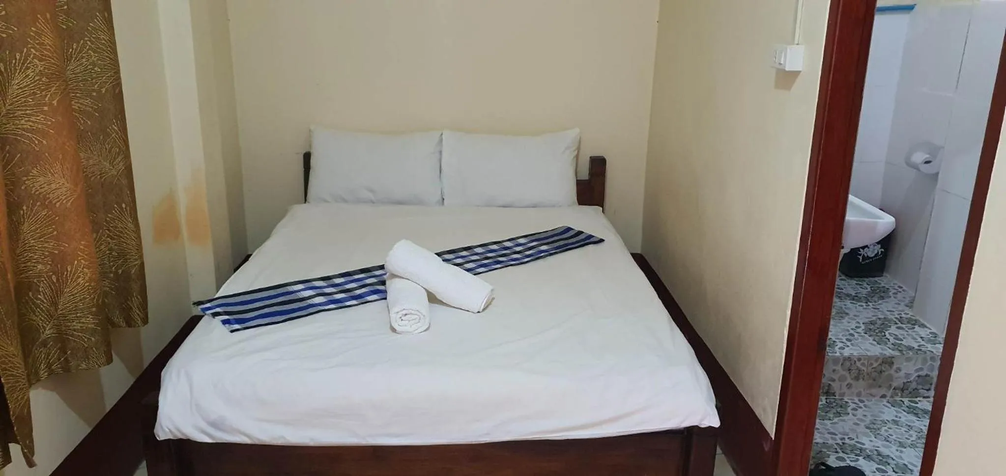 Guests, Bed in Pakbeng Guesthouse