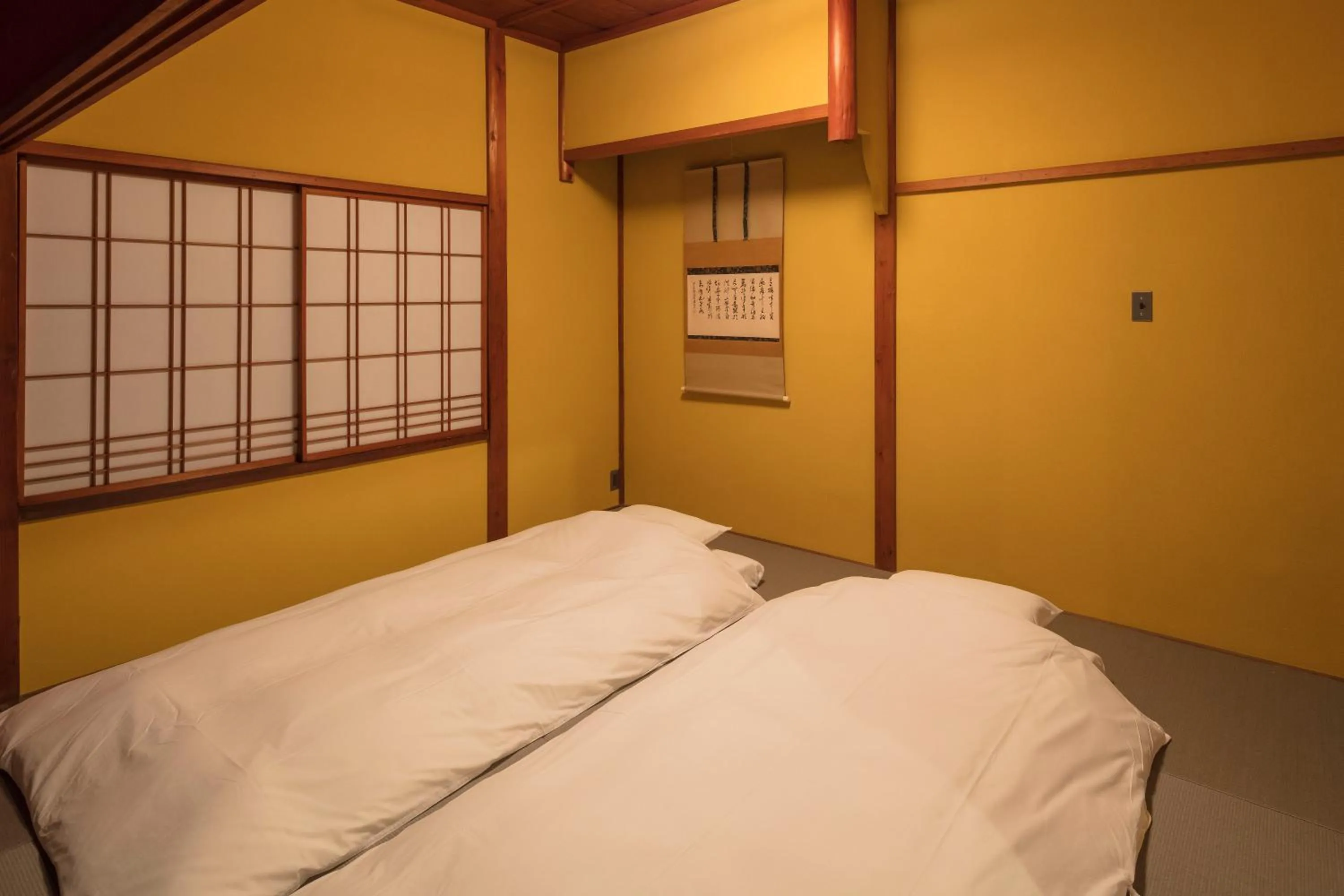 Bedroom, Bed in Hikoso-machi Kin no Ma
