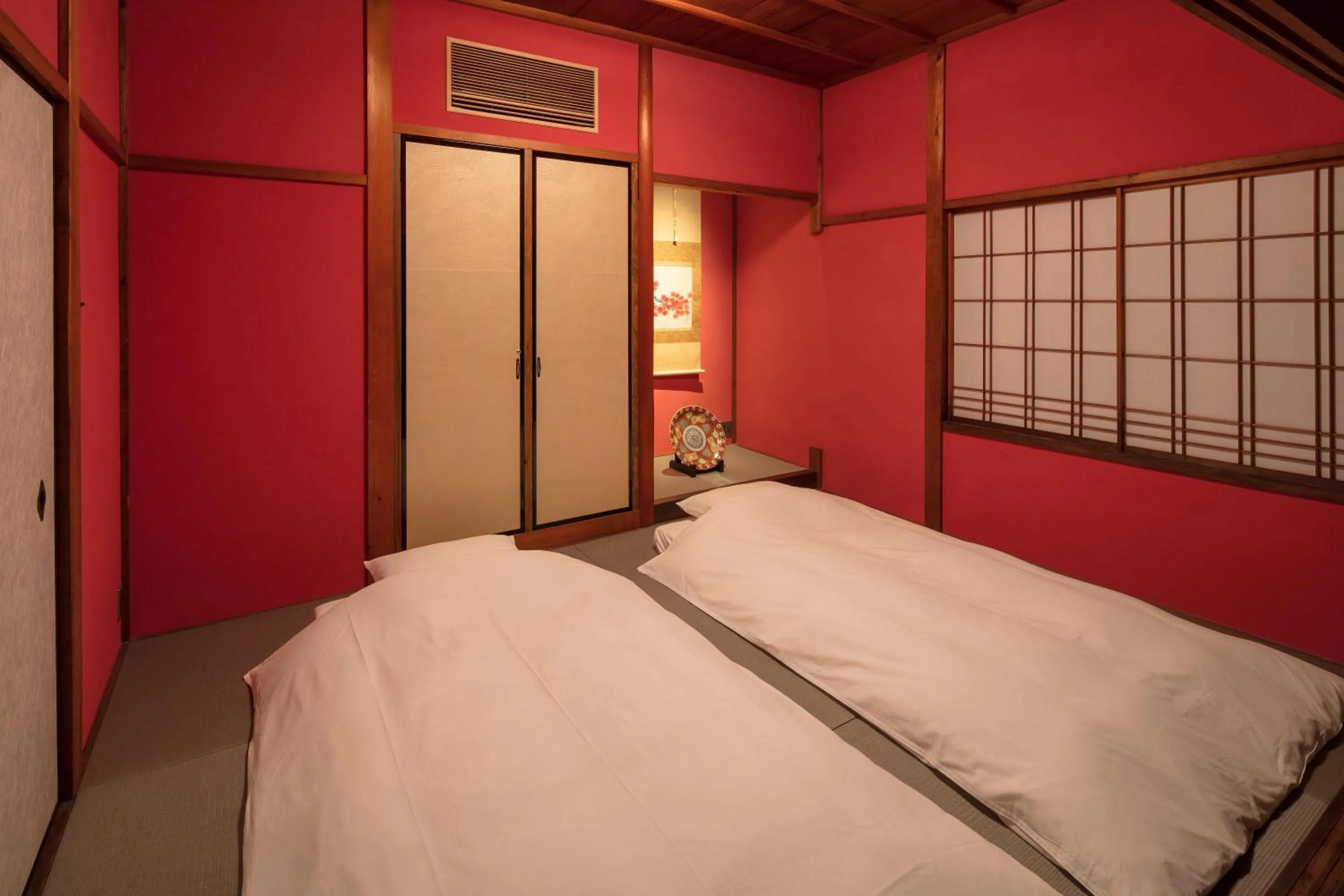 Bedroom, Bed in Hikoso-machi Kin no Ma