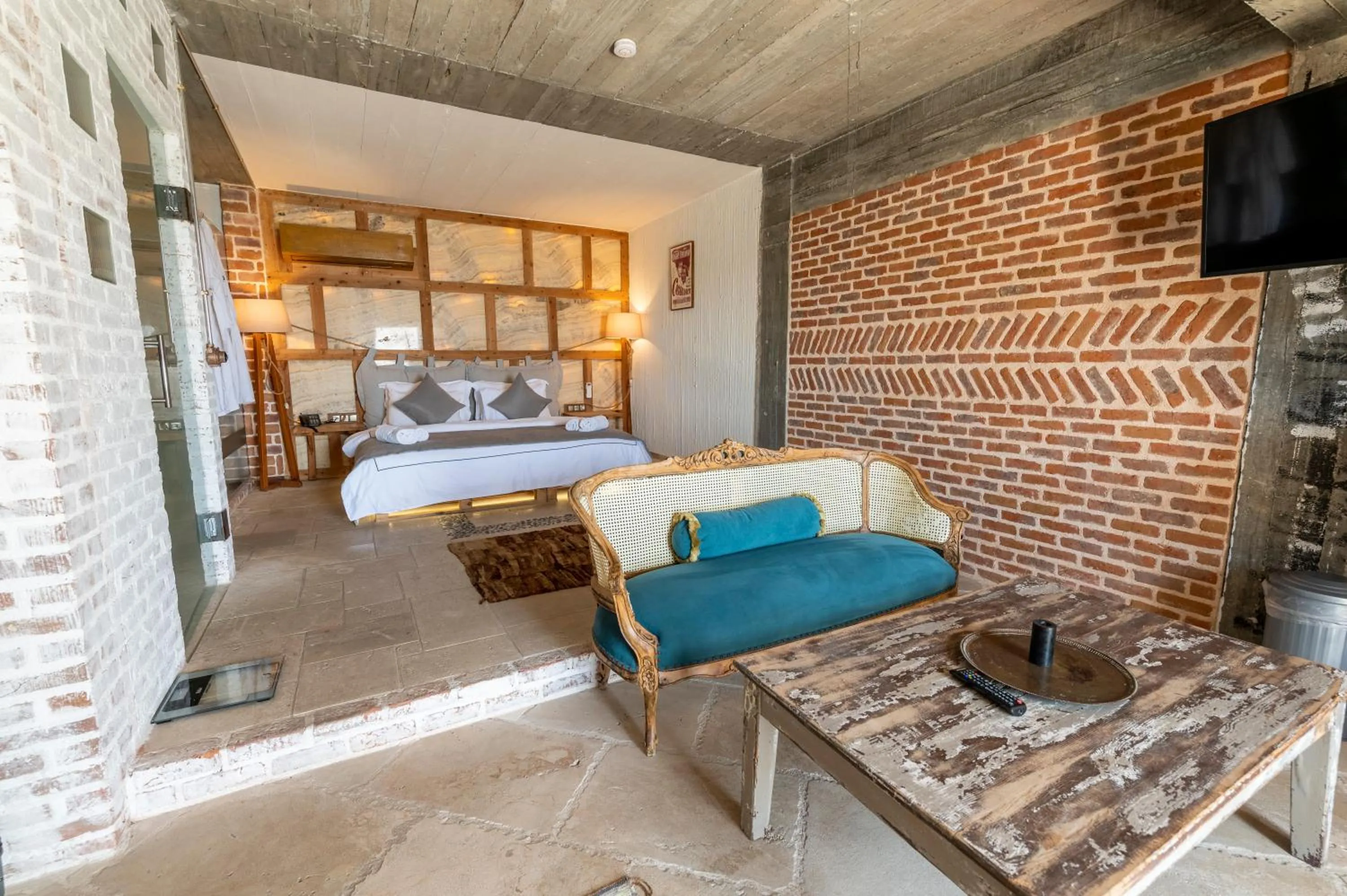 Photo of the whole room, Bed in Ölüdeniz Loft - Adults Only