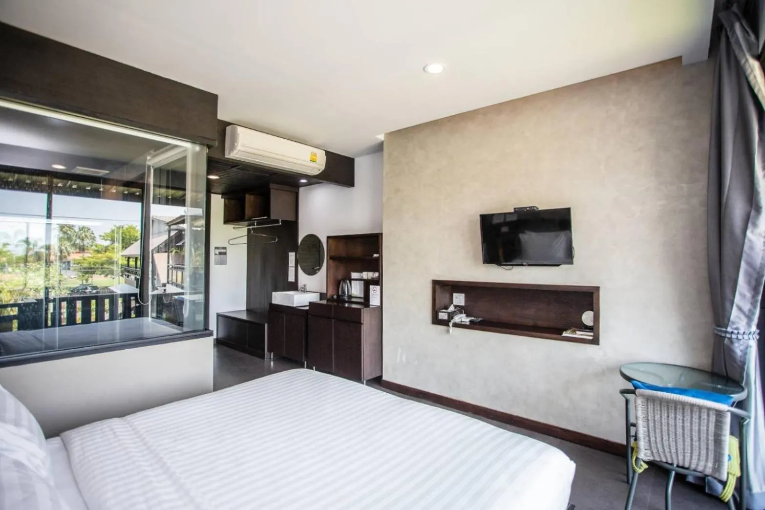 Photo of the whole room, Bed in Anantaya Home