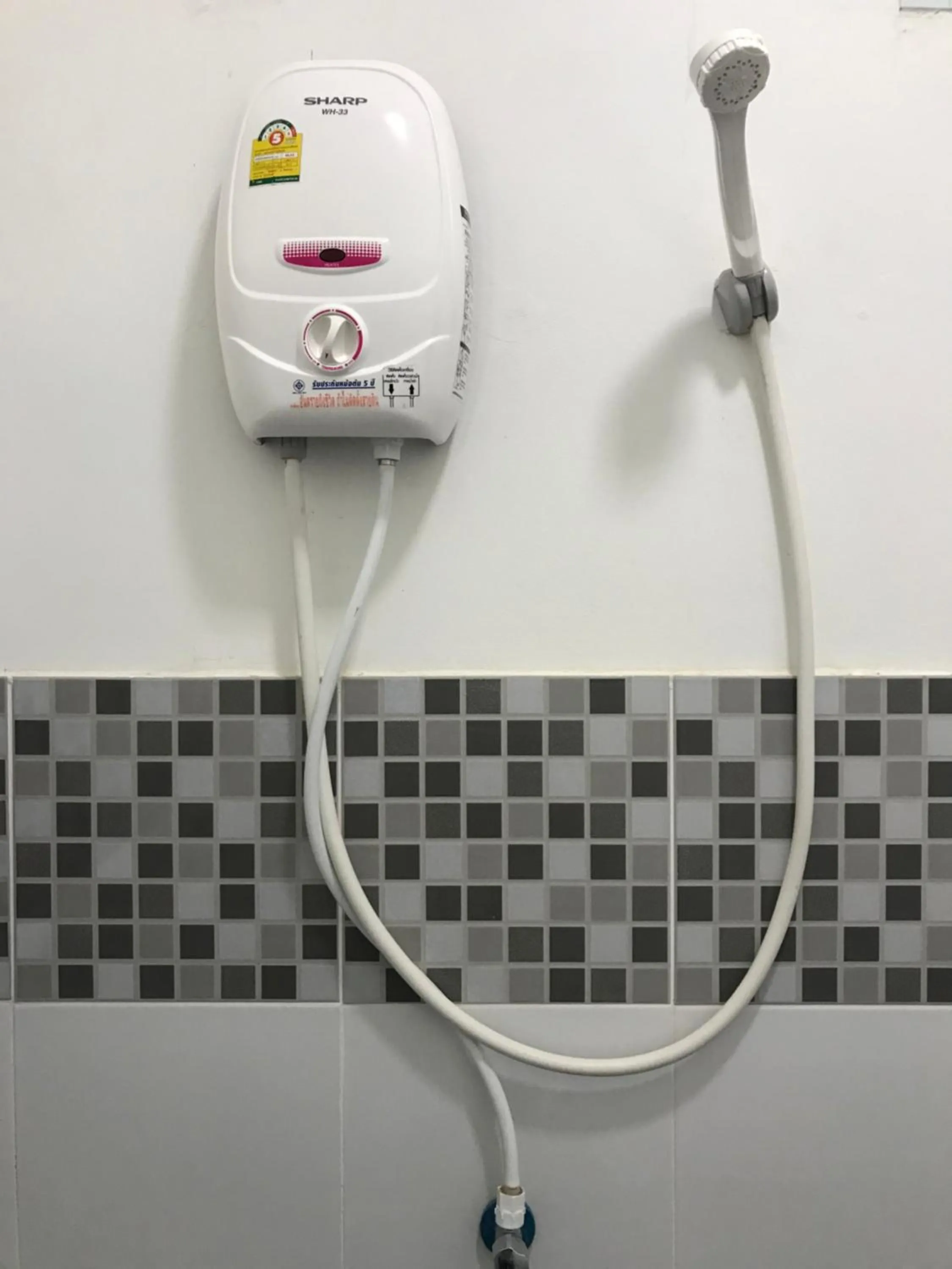 Shower in Baan Phuean Koh Kood