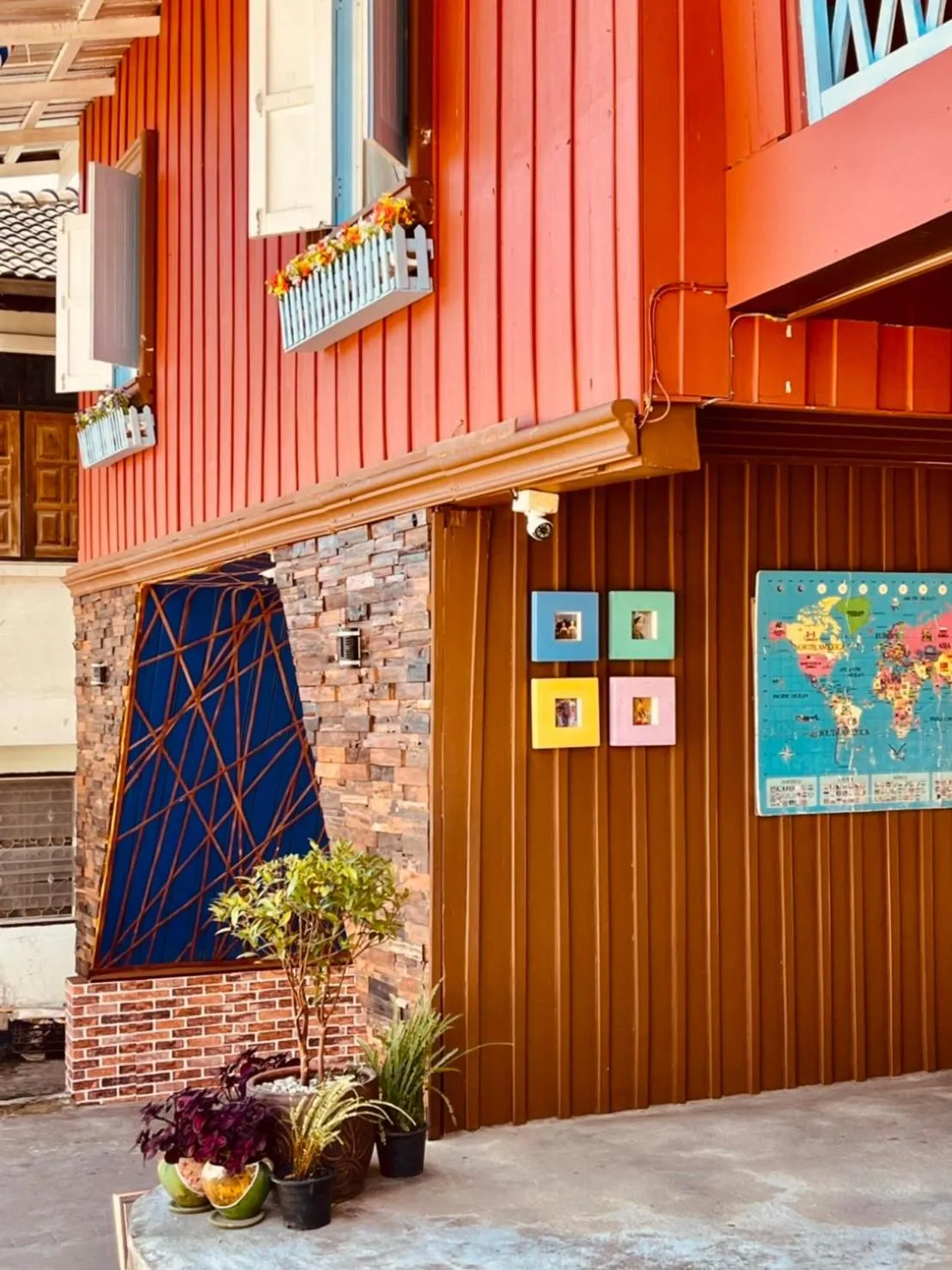 Facade/entrance in Shin Sane Guest House