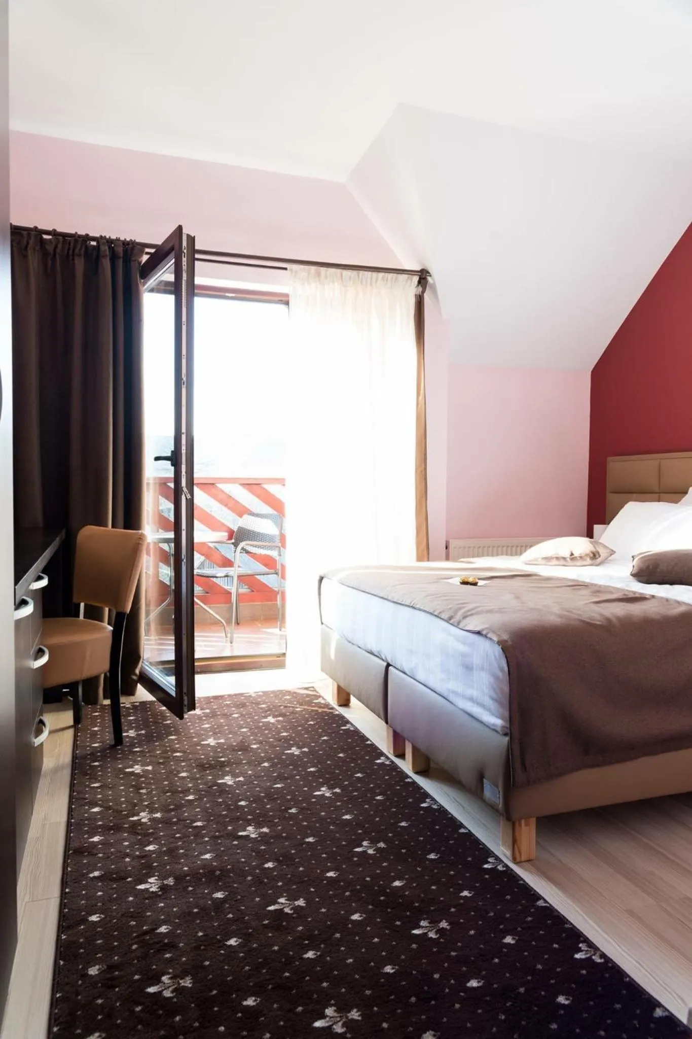 Photo of the whole room, Bed in Pridvorul Haiducilor