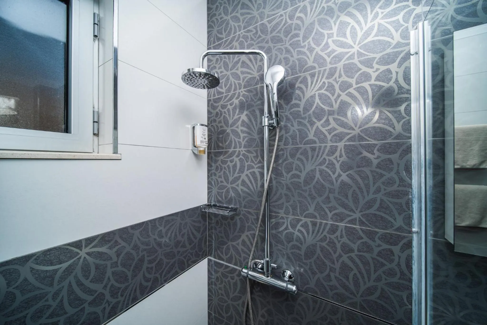 Shower in Pervanovo Apartments with Free Parking