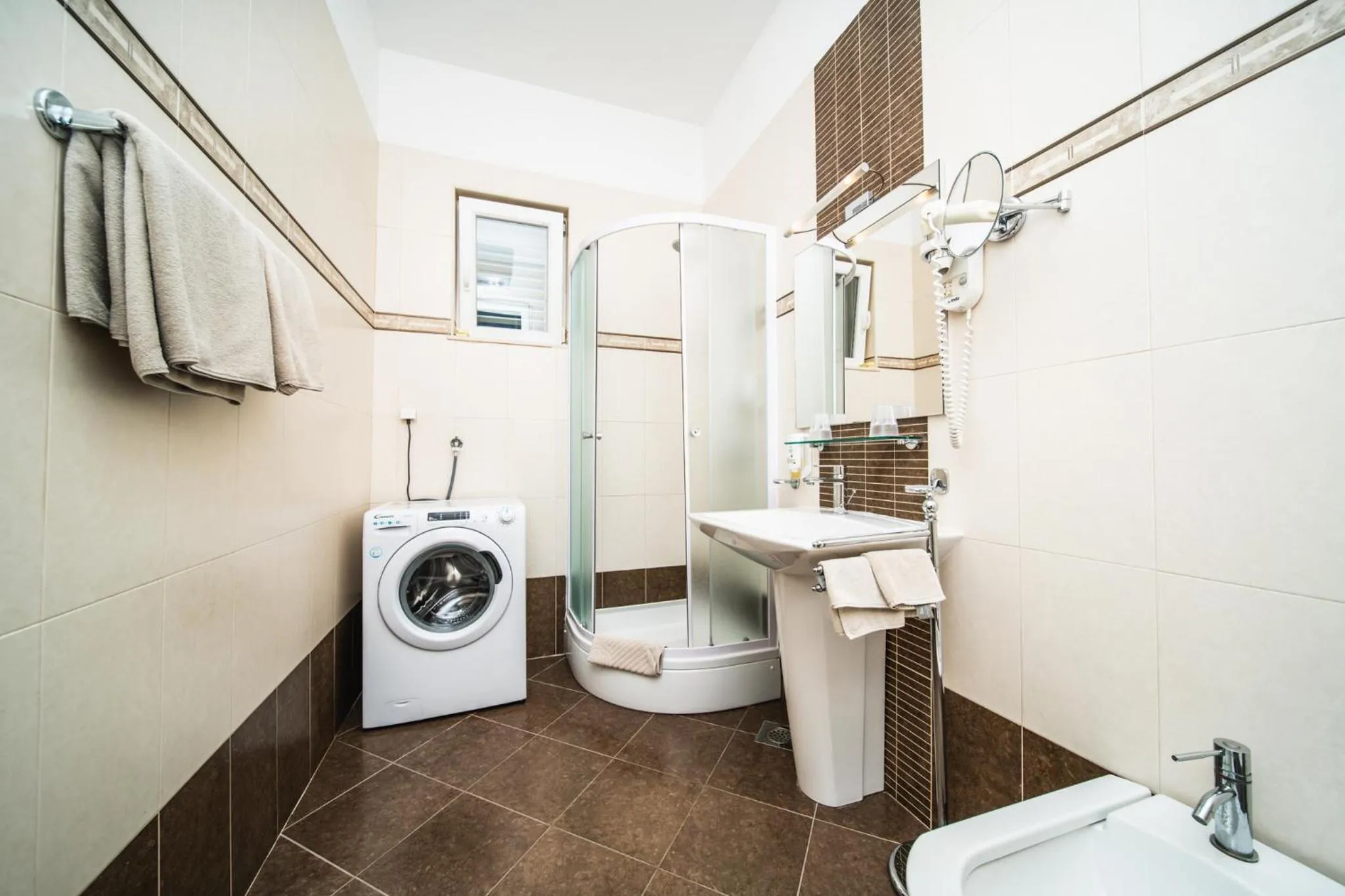 Shower in Pervanovo Apartments with Free Parking