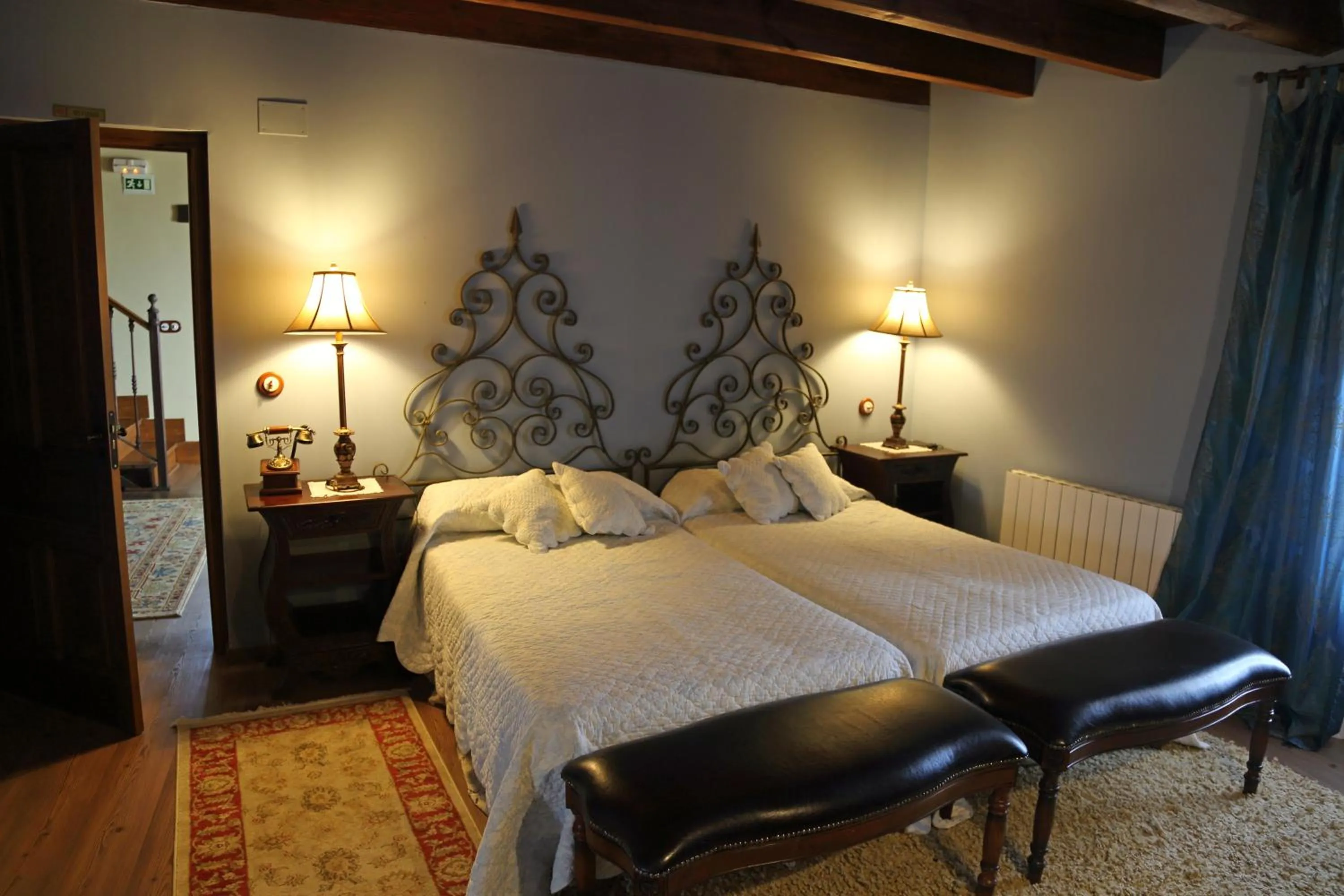 Photo of the whole room, Bed in La Posada Del Canal