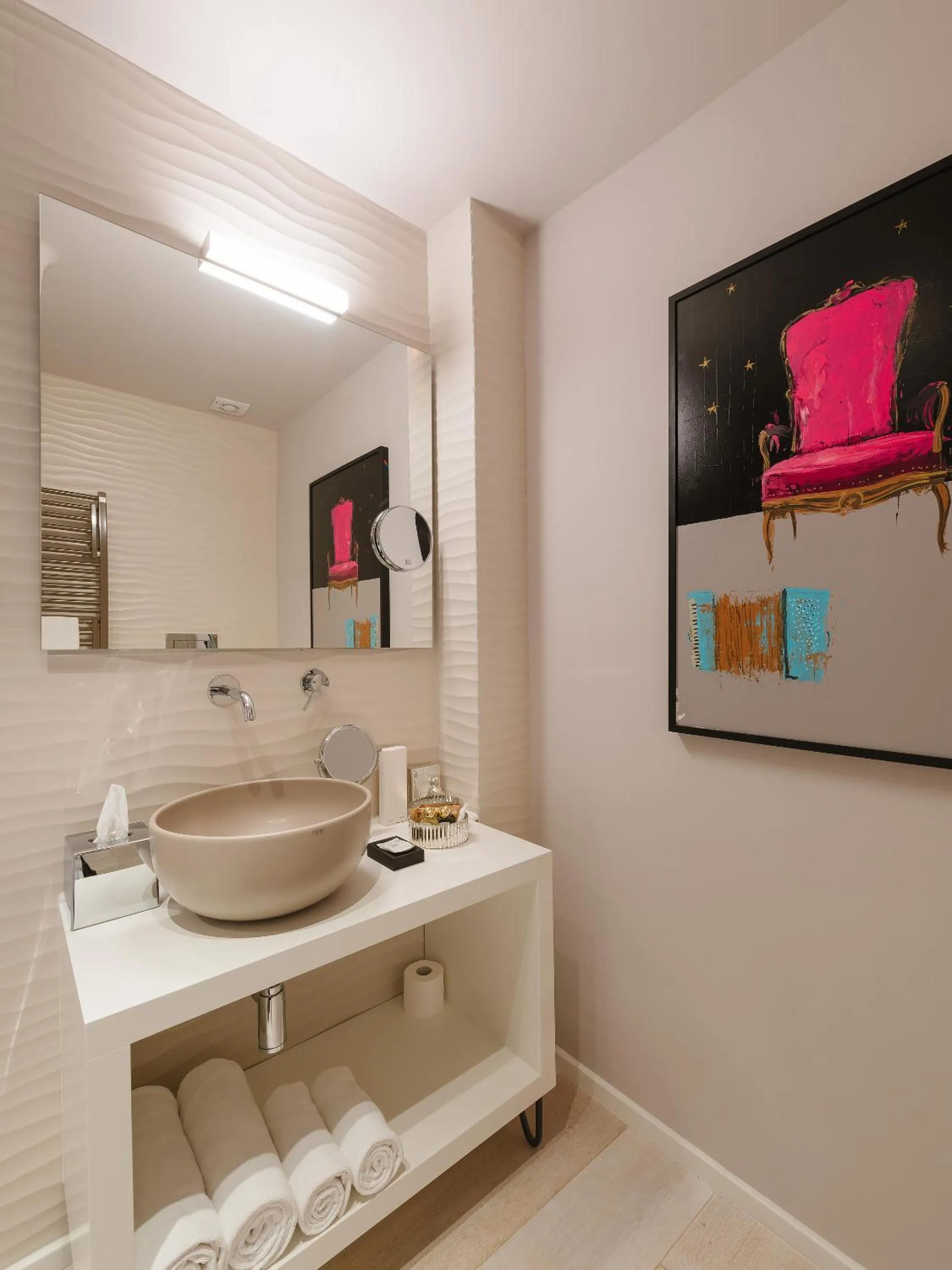 Shower in Rhea Silvia Luxury Navona