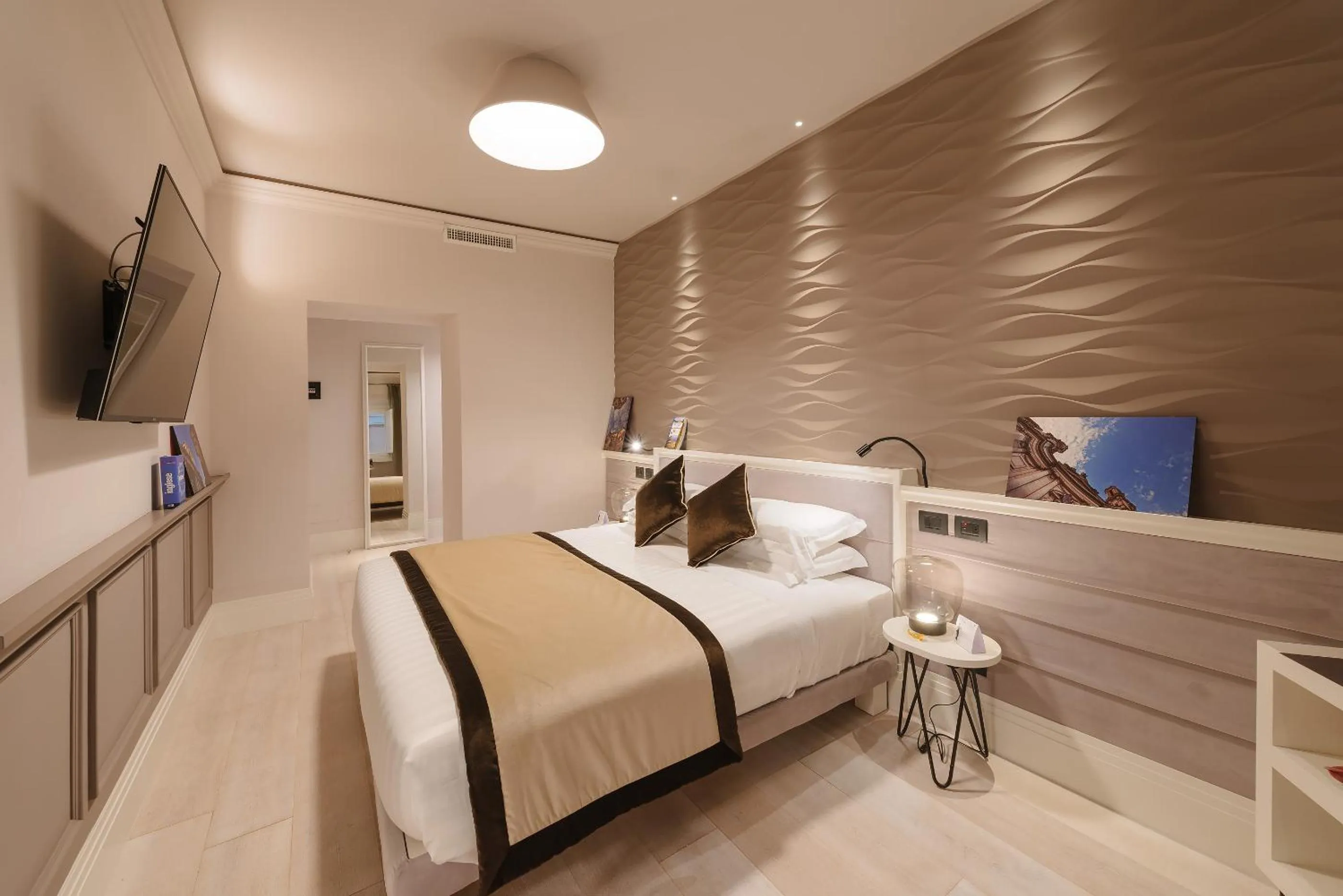 TV and multimedia, Bed in Rhea Silvia Luxury Navona